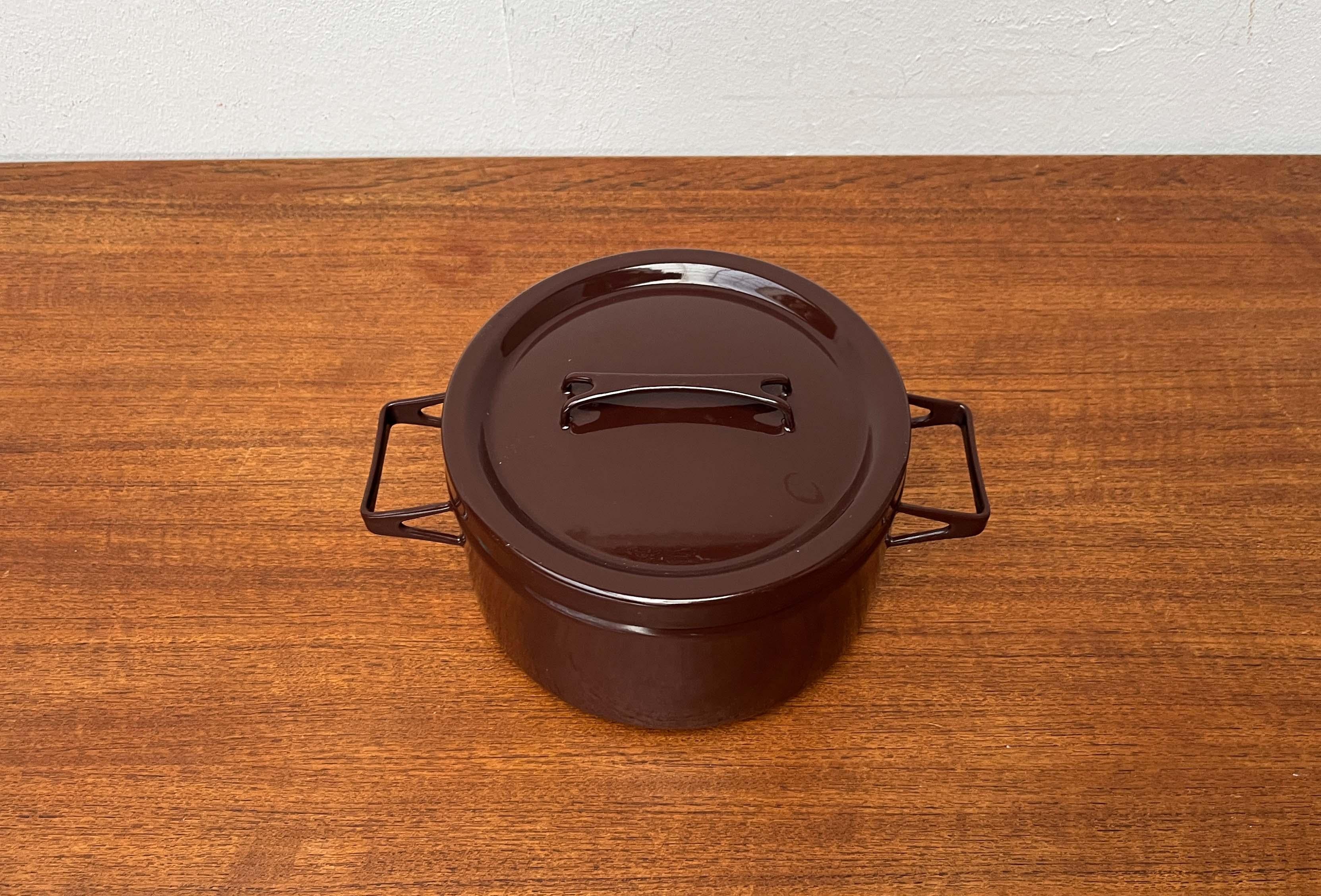Mid-Century Modern Brown Minimalist Enamel Pot Seppo Mallat Finel Finland 1960s im Angebot 1