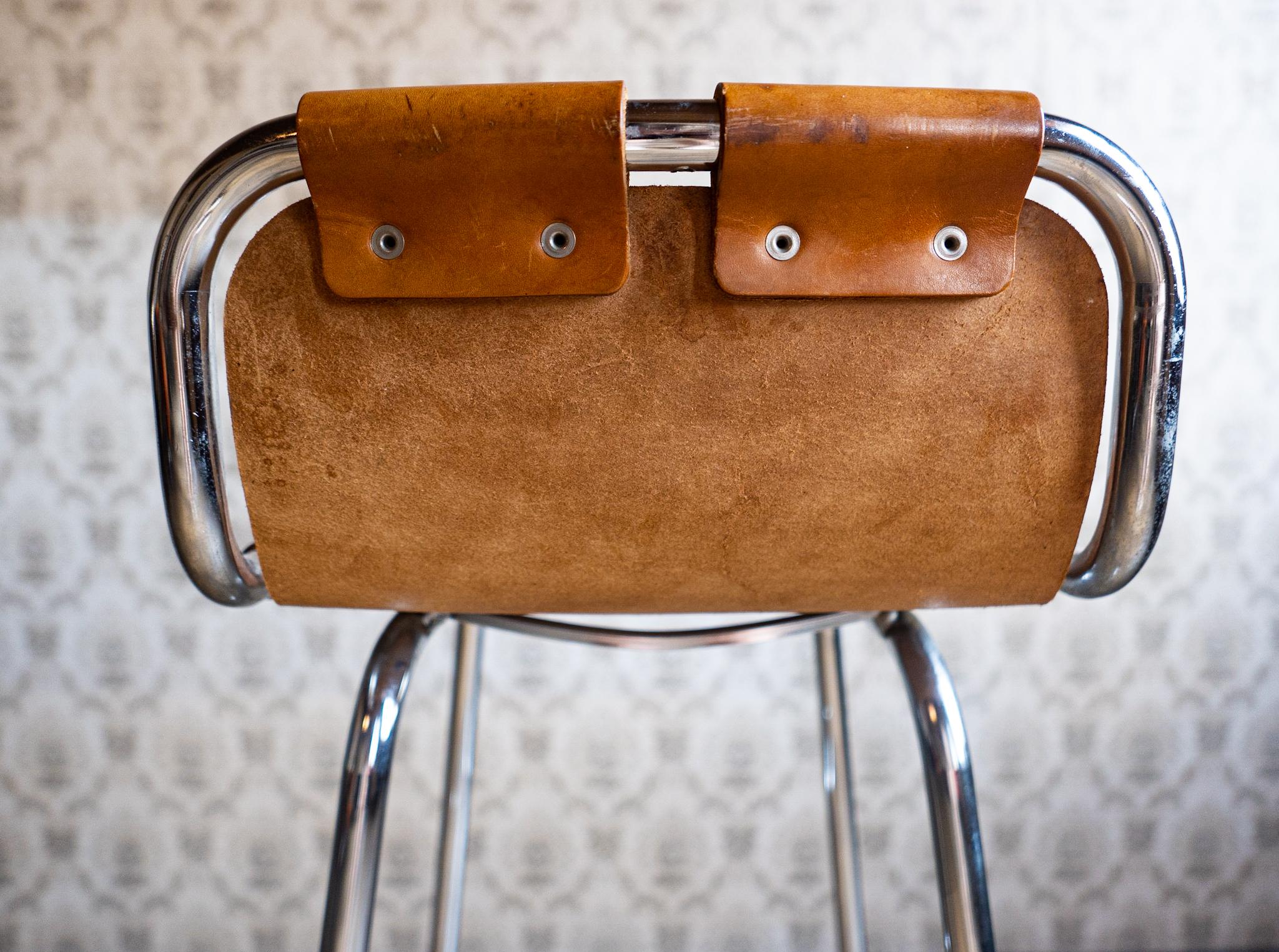 Tabouret de bar en cuir de selle marron de style mi-siècle moderne par Charlotte Perriand, années 60 en vente 4