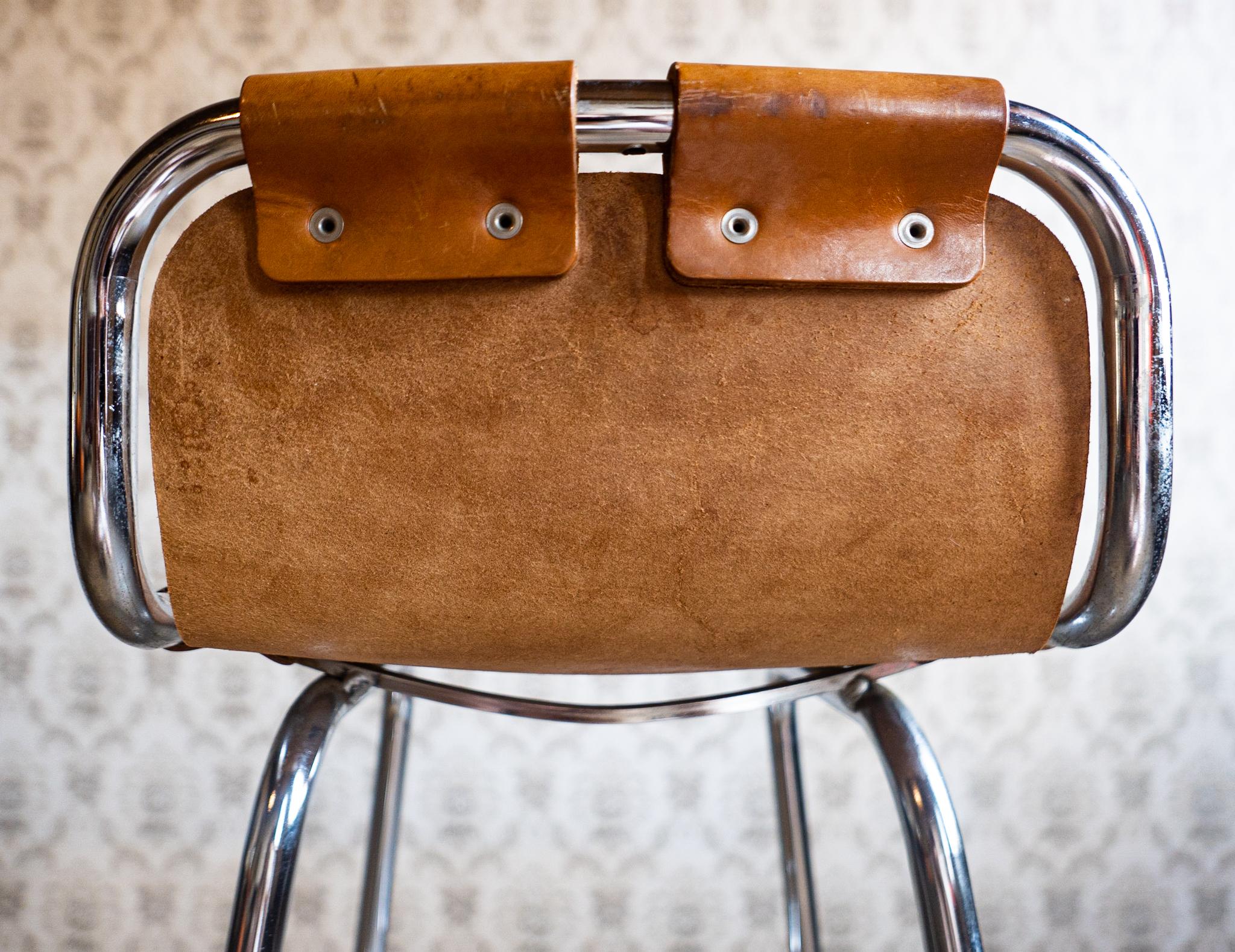 Tabouret de bar en cuir de selle marron de style mi-siècle moderne par Charlotte Perriand, années 60 en vente 6