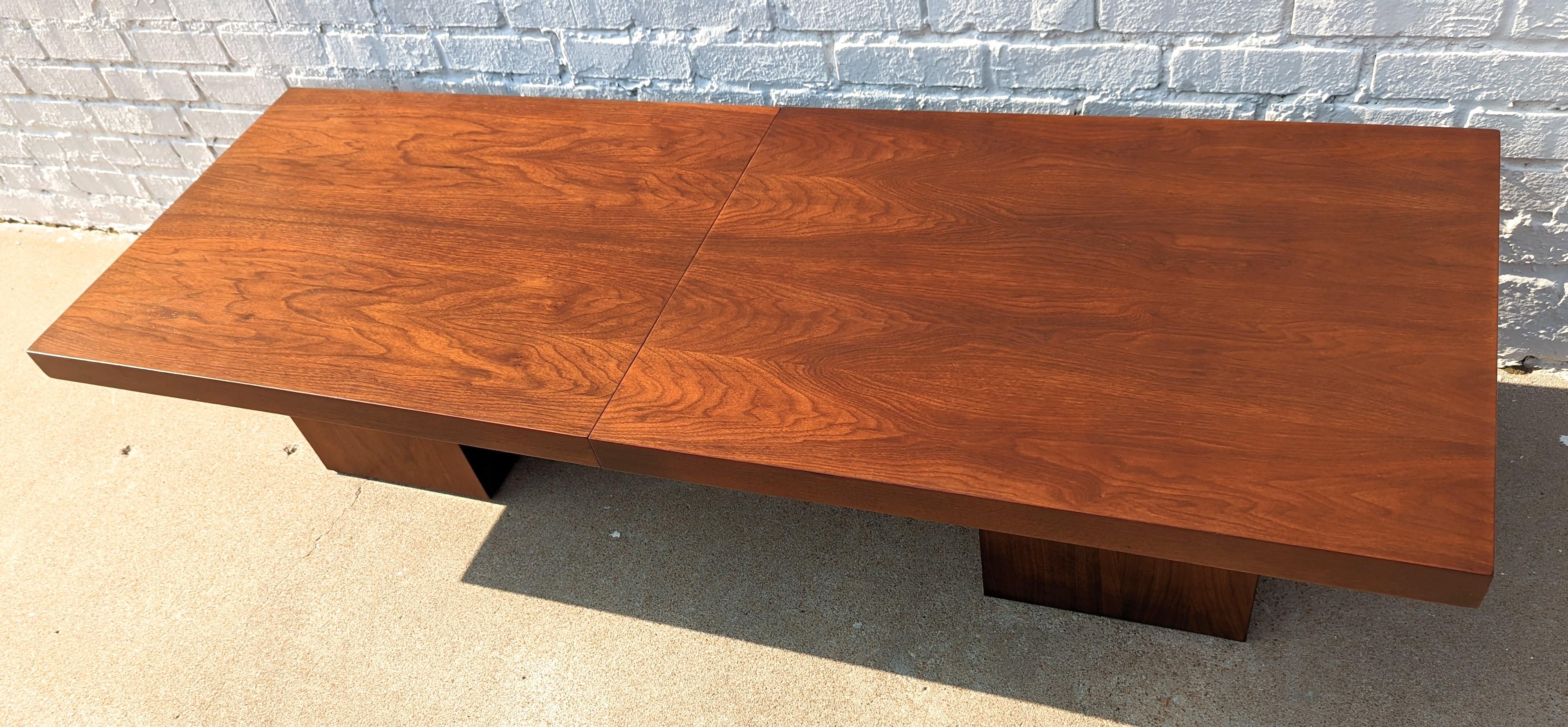 Mid Century Modern Brown Saltman Extendable Coffee Table by John Keal In Good Condition For Sale In Tulsa, OK