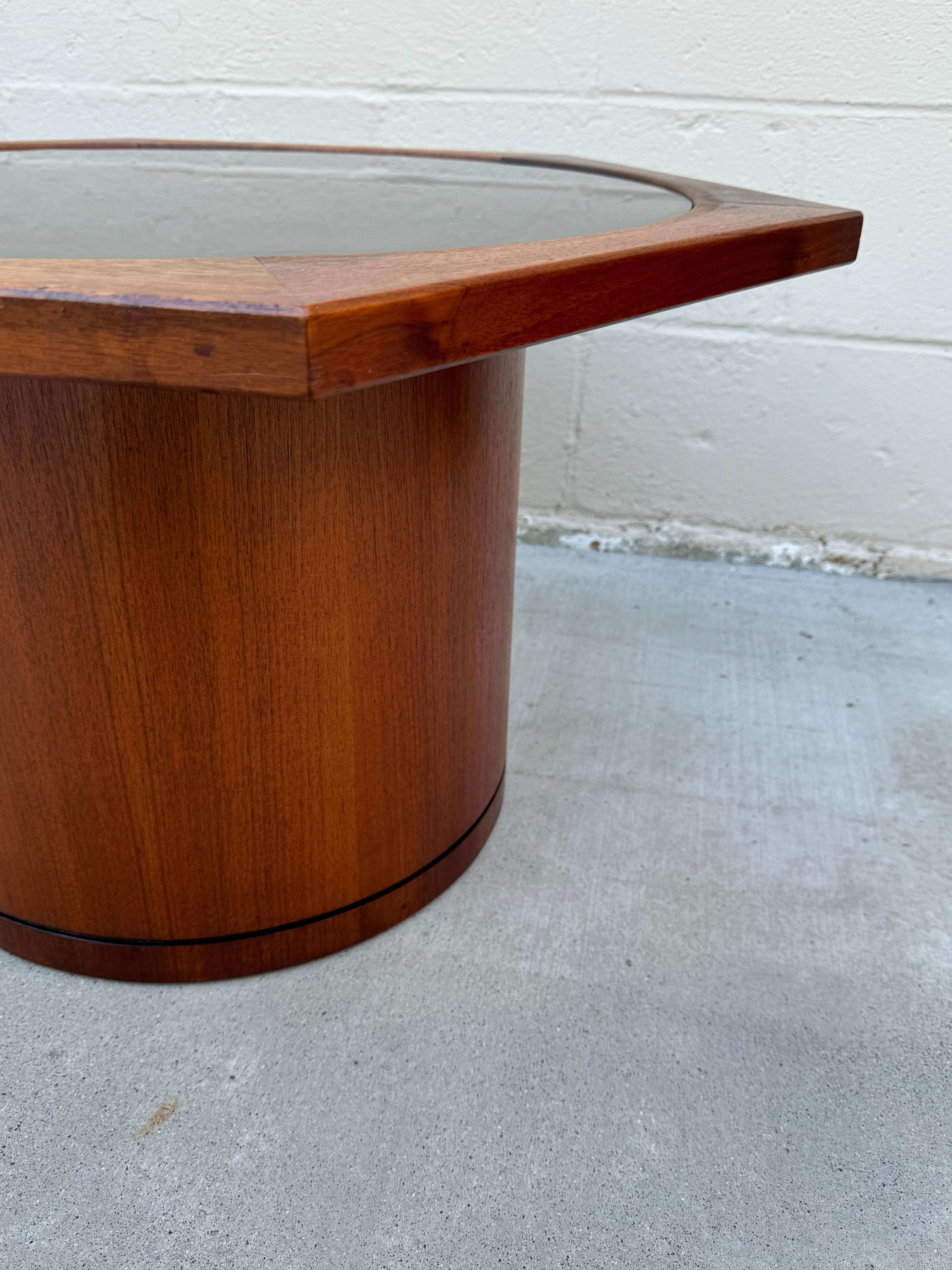 Américain Table basse à tambour hexagonale The Moderns Brown Saltman en vente