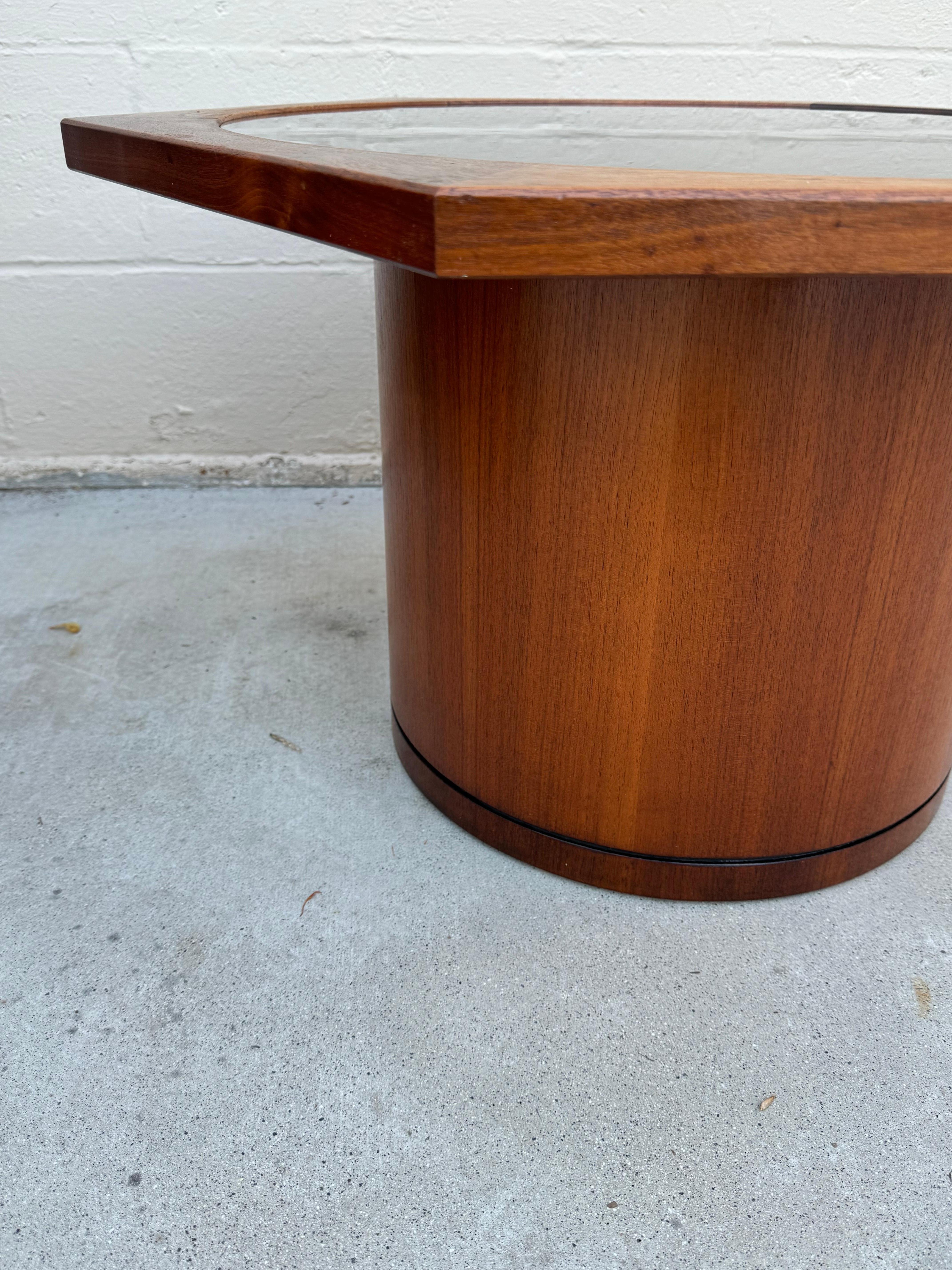 Table basse à tambour hexagonale The Moderns Brown Saltman Bon état - En vente à San Carlos, CA