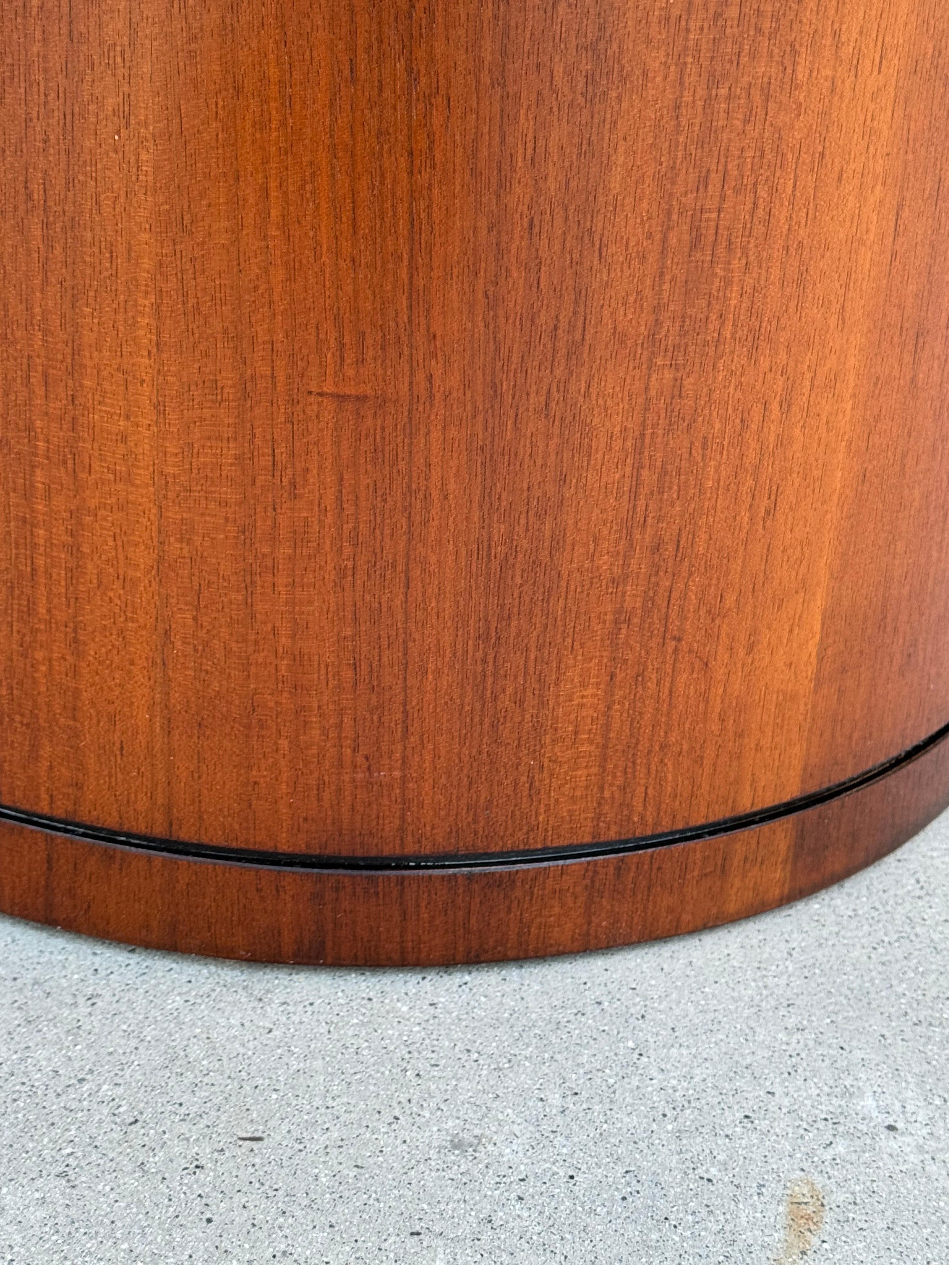 Table basse à tambour hexagonale The Moderns Brown Saltman en vente 1