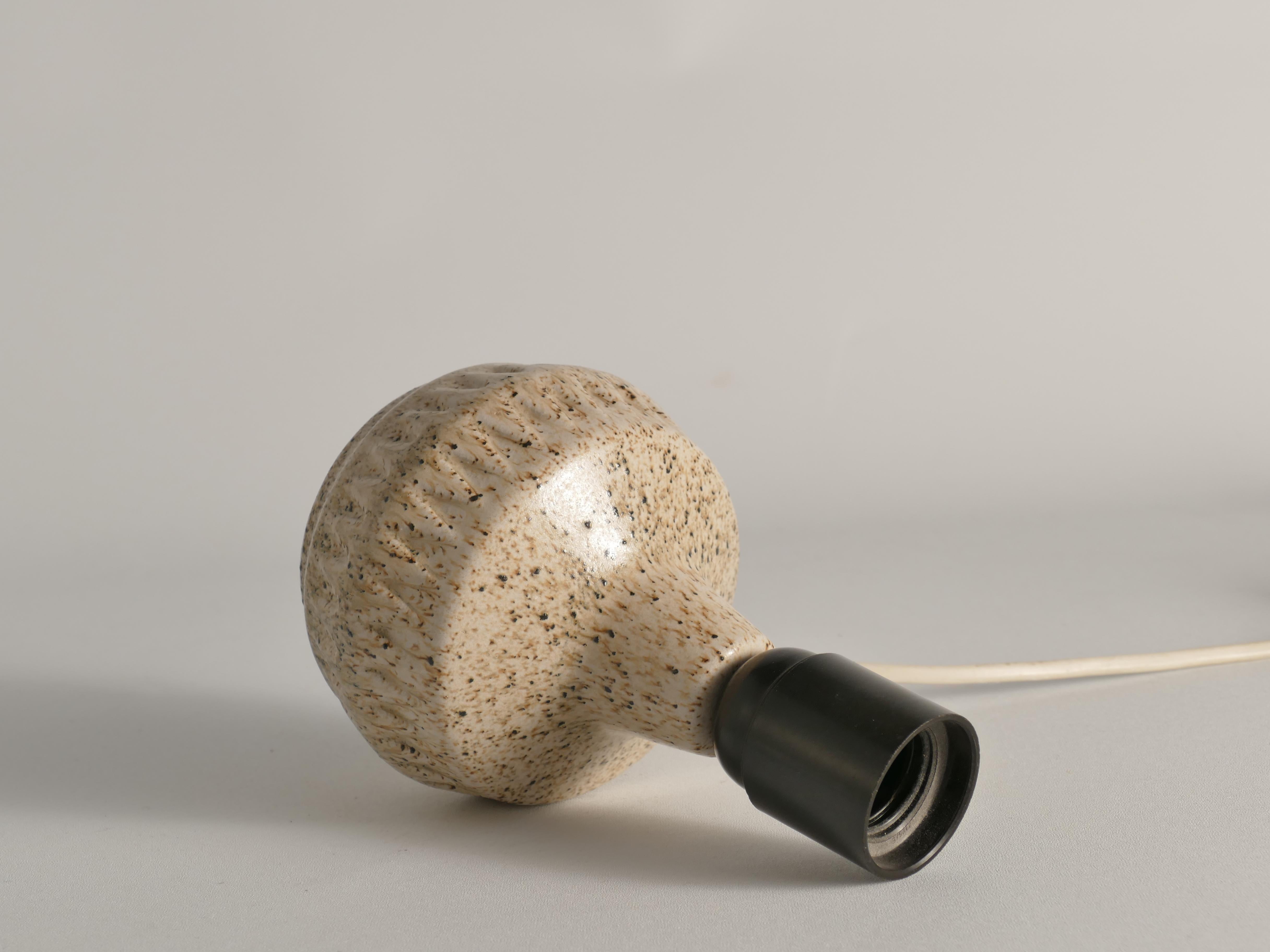 Lampe de table en grès moucheté Brown de The MODERNITY par EGO, Suède, années 1960 en vente 3
