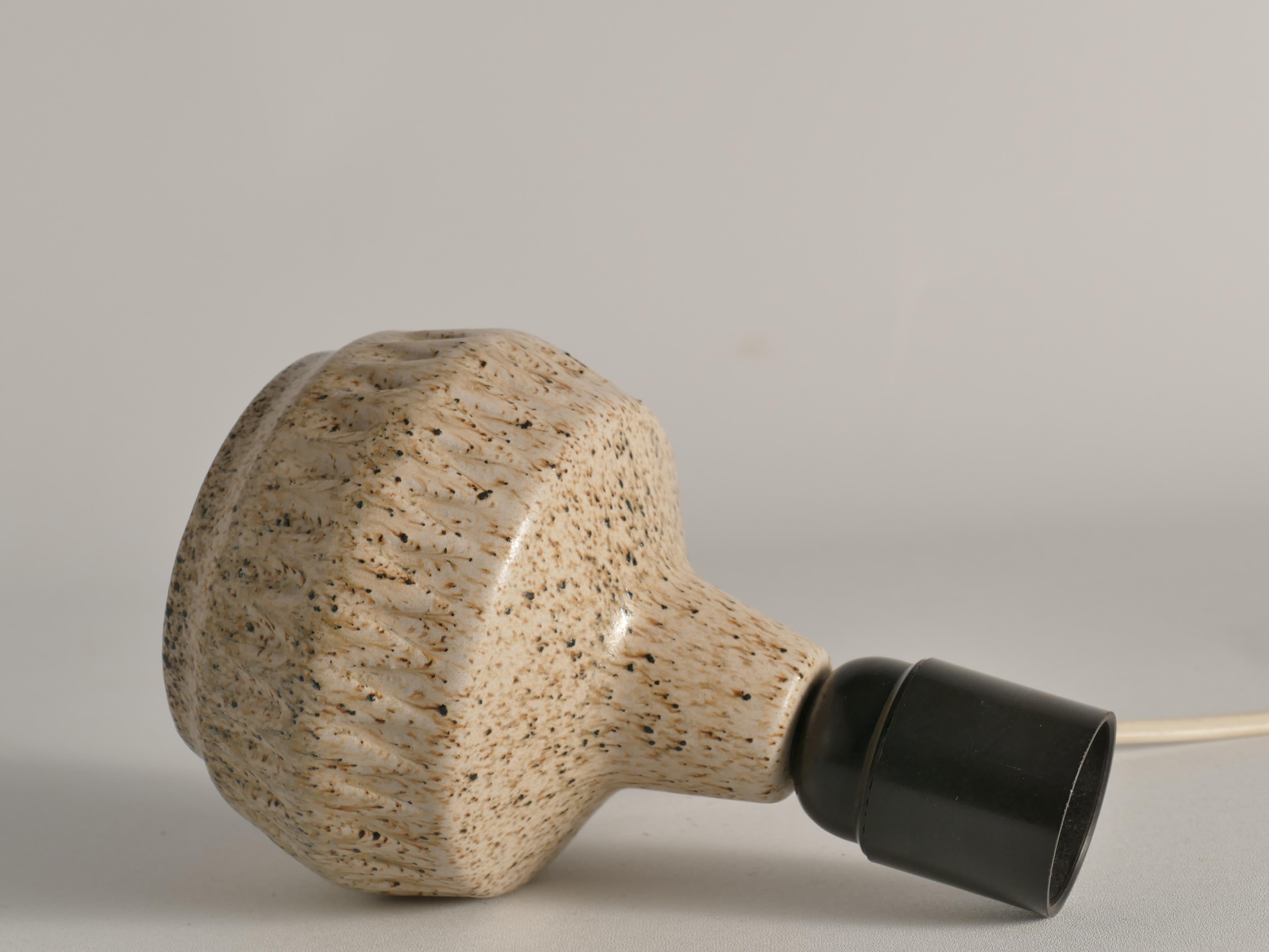 Lampe de table en grès moucheté Brown de The MODERNITY par EGO, Suède, années 1960 en vente 4