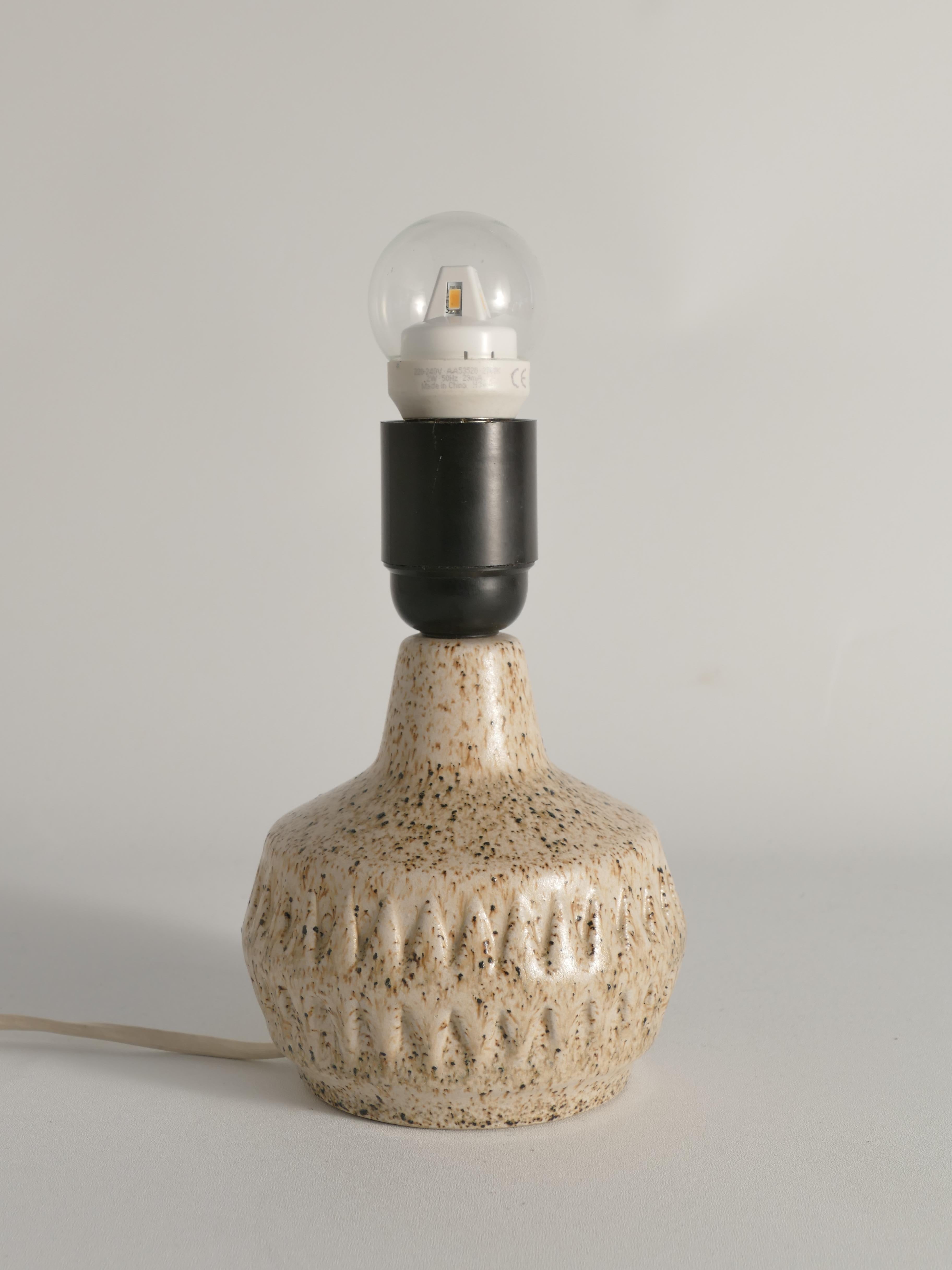 Vernissé Lampe de table en grès moucheté Brown de The MODERNITY par EGO, Suède, années 1960 en vente
