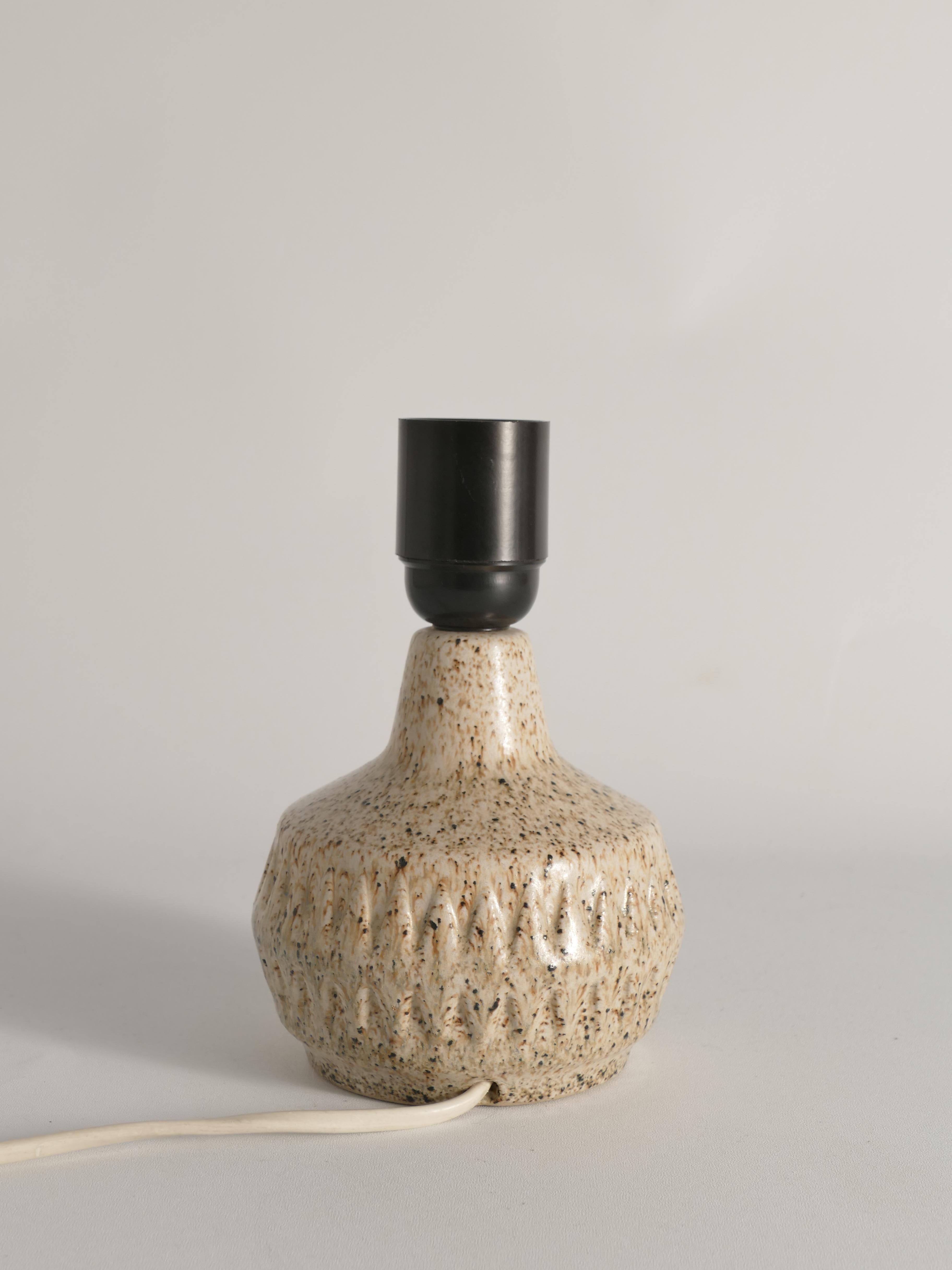 Milieu du XXe siècle Lampe de table en grès moucheté Brown de The MODERNITY par EGO, Suède, années 1960 en vente