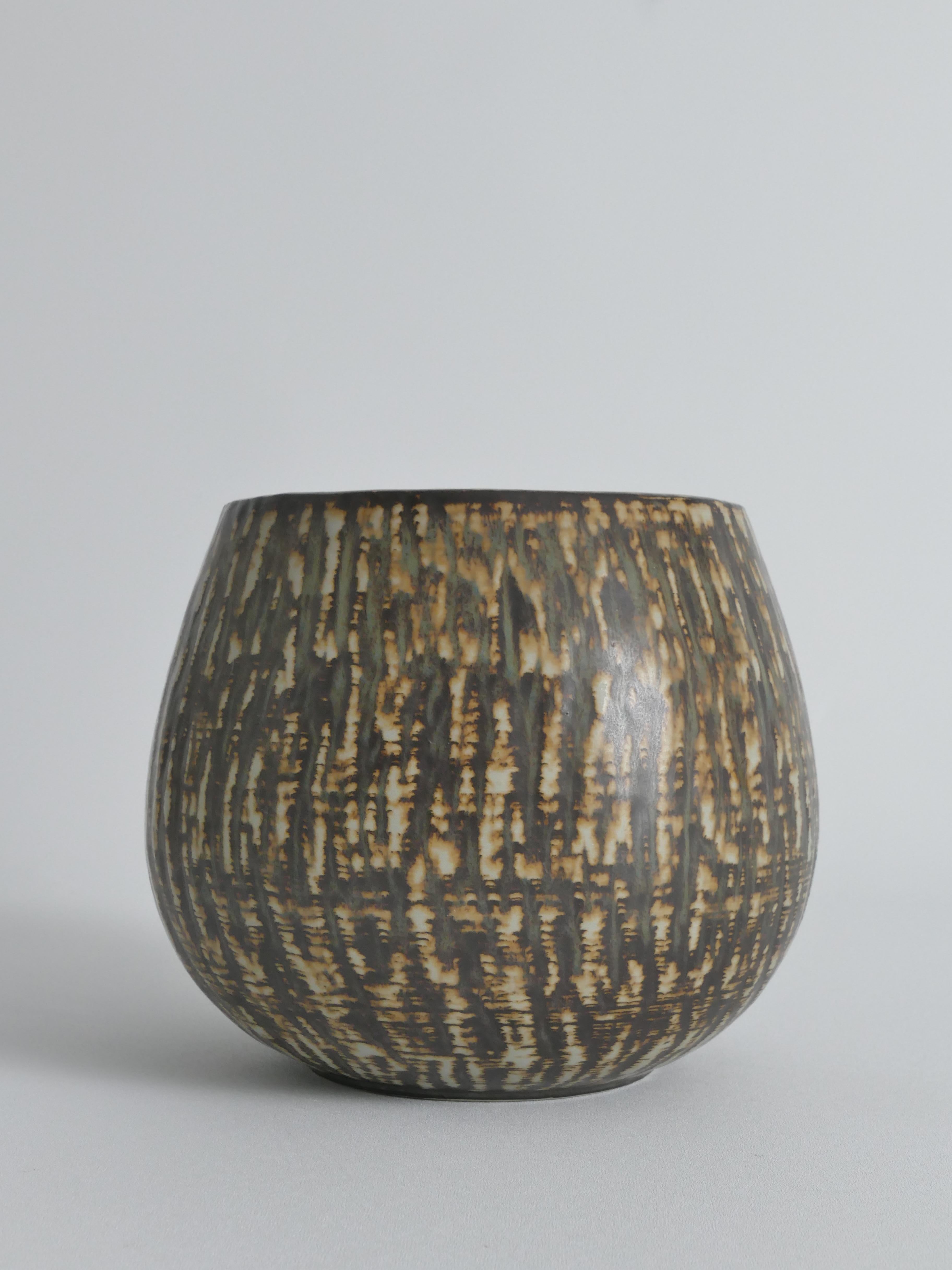 Swedish Mid-Century Modern Brown Stoneware Birka Rubus Vase by Gunnar Nylund, Rörstrand For Sale