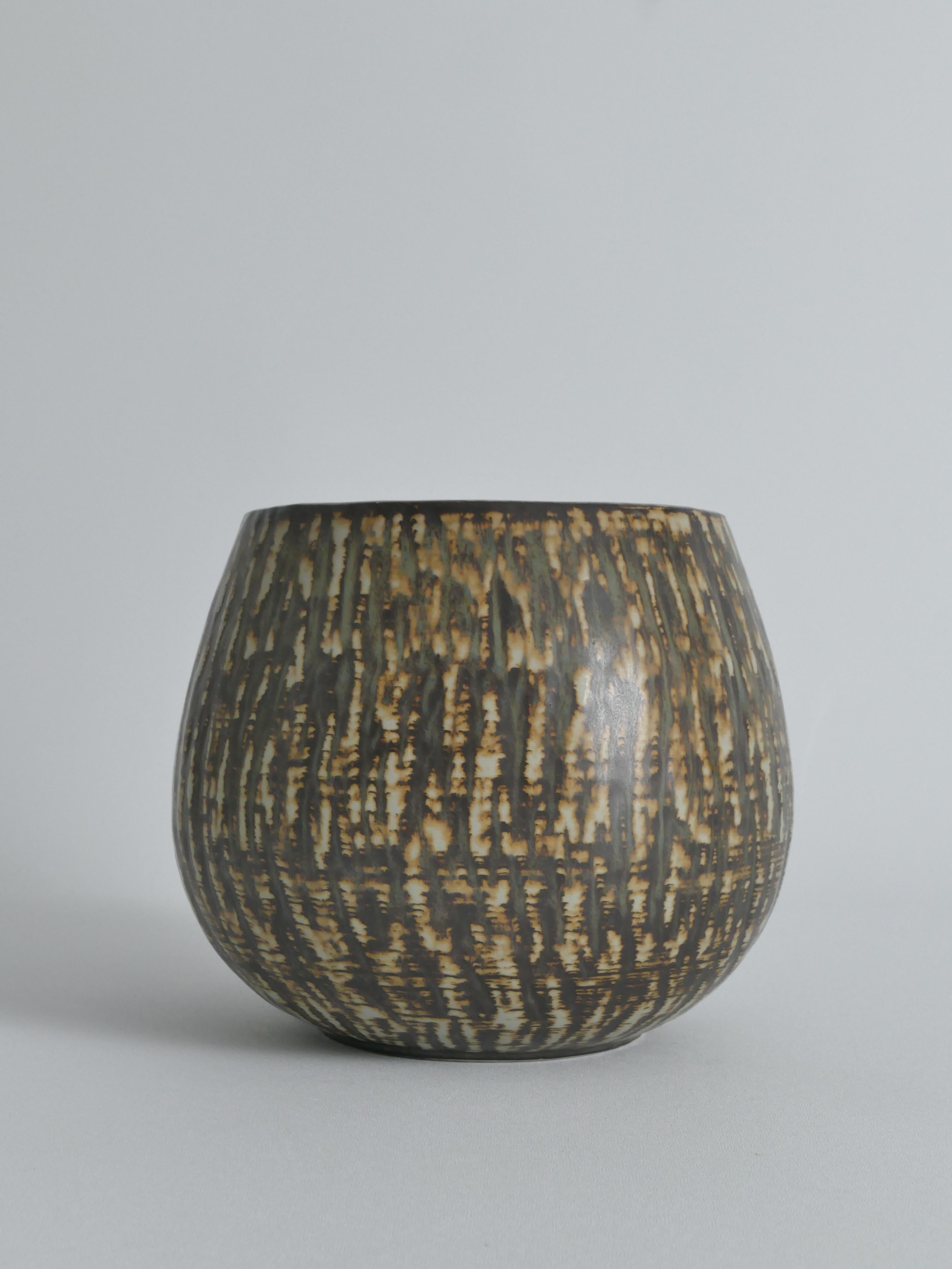 Mid-Century Modern Brown Stoneware Birka Rubus Vase by Gunnar Nylund, Rörstrand For Sale 1