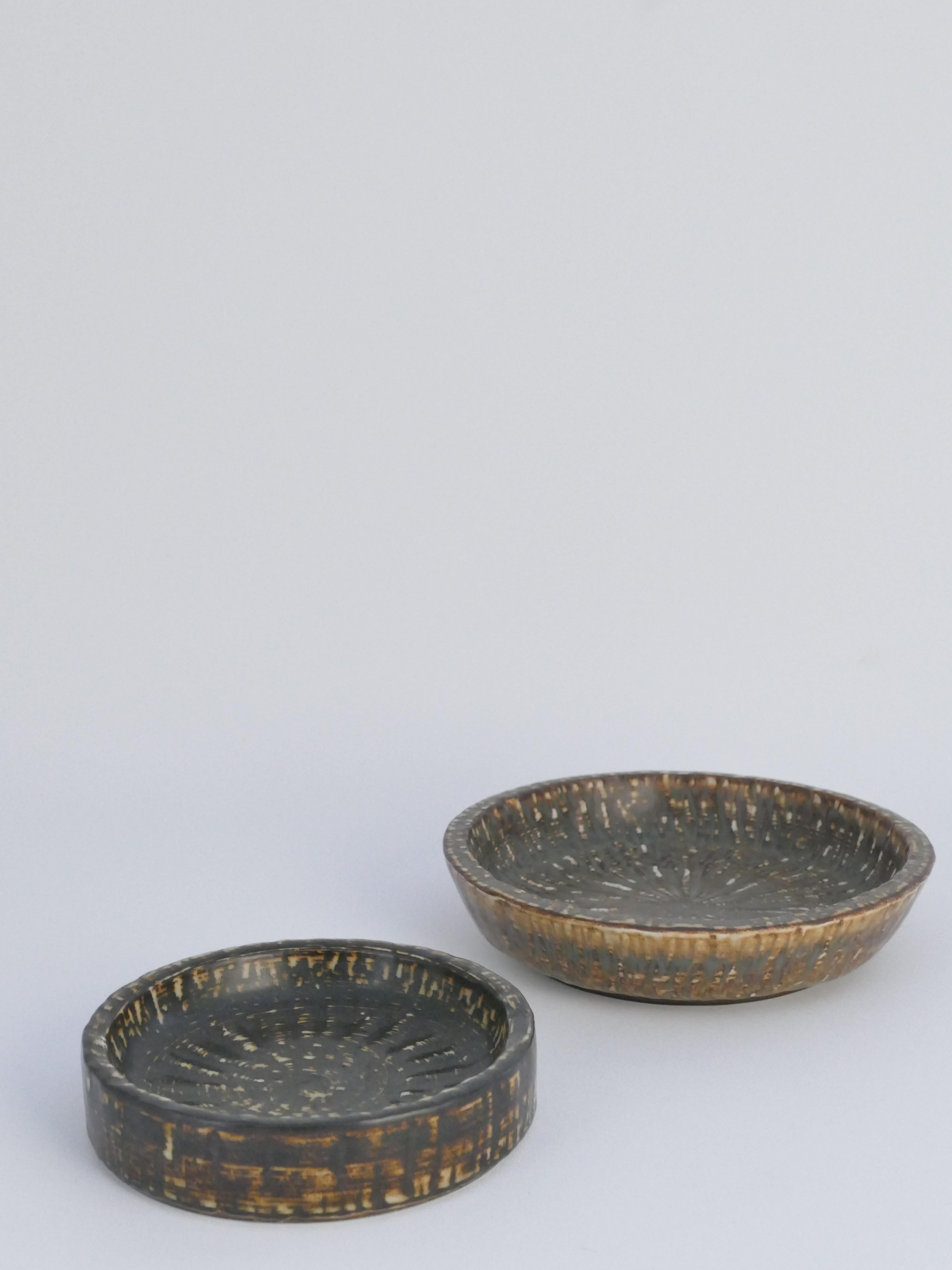 Brown Stoneware Rubus Bowl von Gunnar Nylund für Rörstrand, Mitte des Jahrhunderts, Modern im Angebot 2