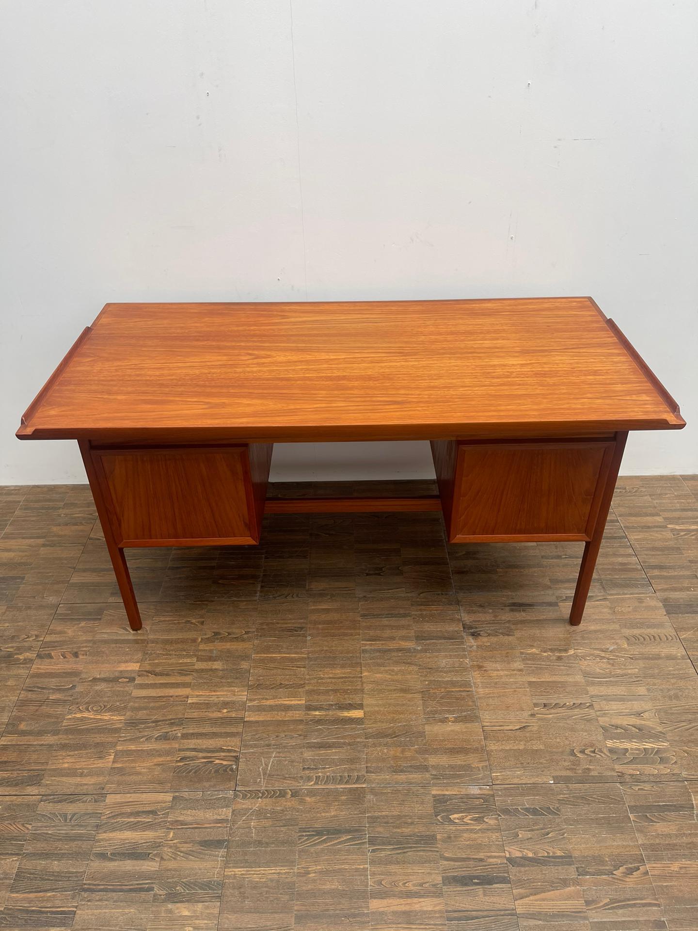 Mid-Century Modern Brown Teak Desk with Drawers 7