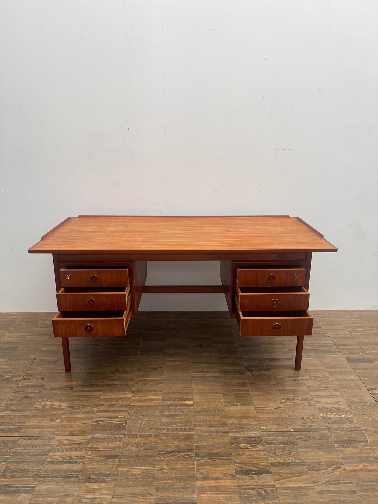 Mid-Century Modern Brown Teak Desk with Drawers 1