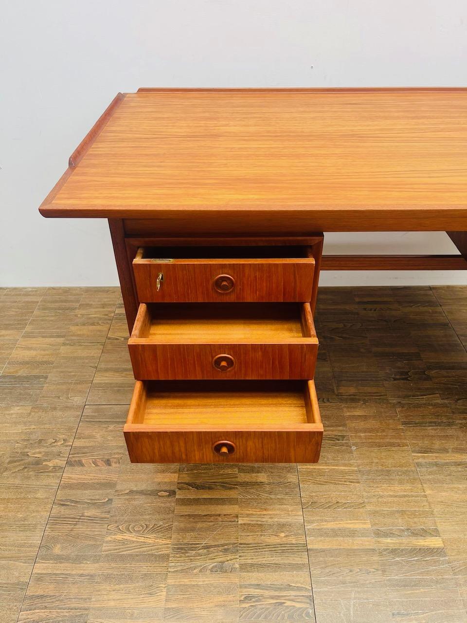 Mid-Century Modern Brown Teak Desk with Drawers 5