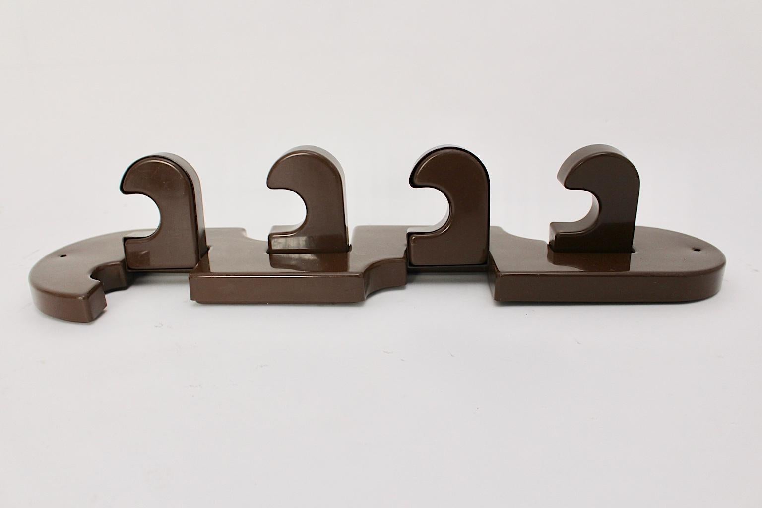 Mid-Century Modern Brown Vintage Wall Plastic Coat Rack, Italy, 1970 For Sale 1