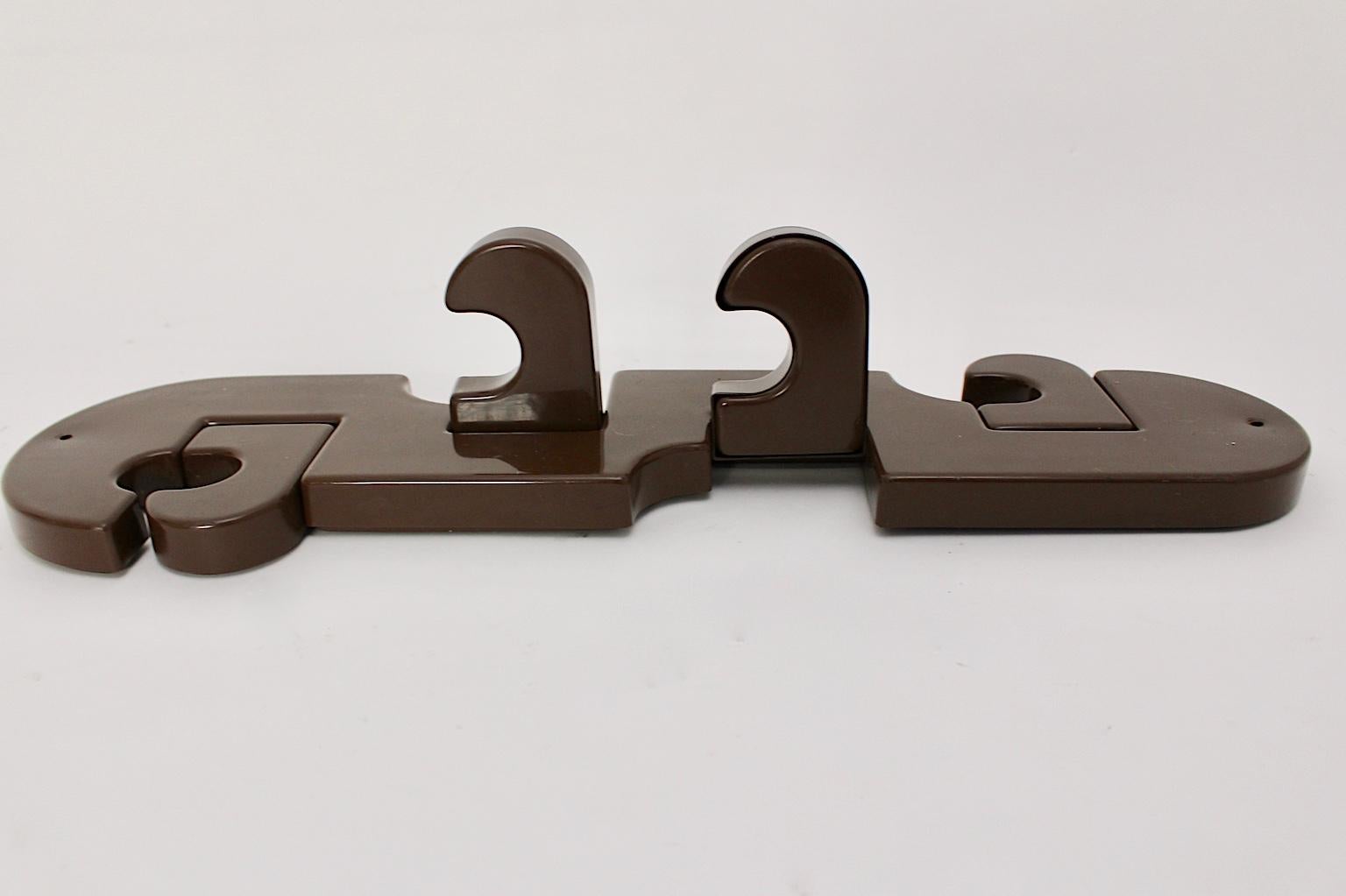 Mid-Century Modern Brown Vintage Wall Plastic Coat Rack, Italy, 1970 For Sale 2