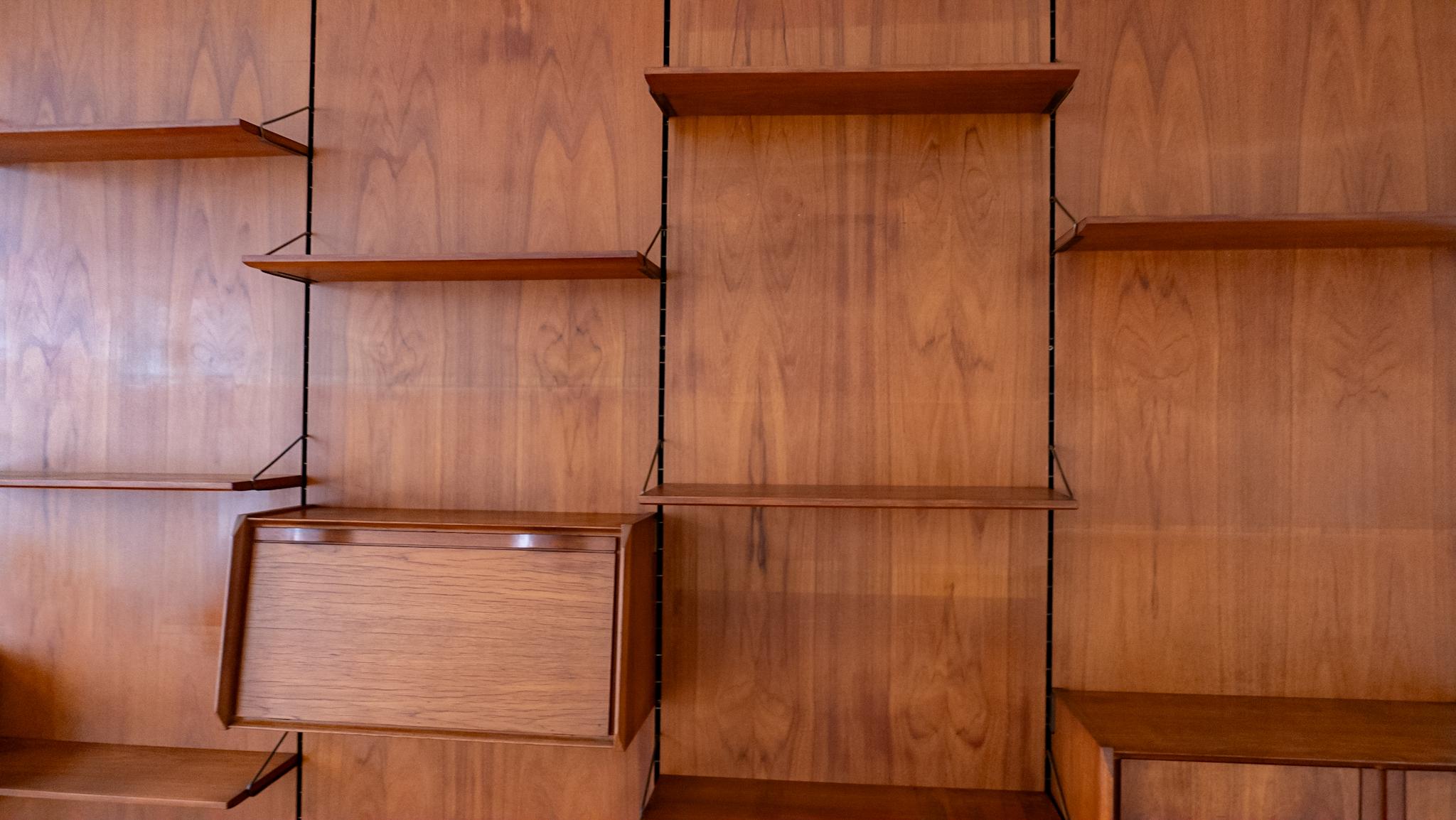 Veneer Mid-Century Modern Brown Wooden Bookcase, Italy 1960s