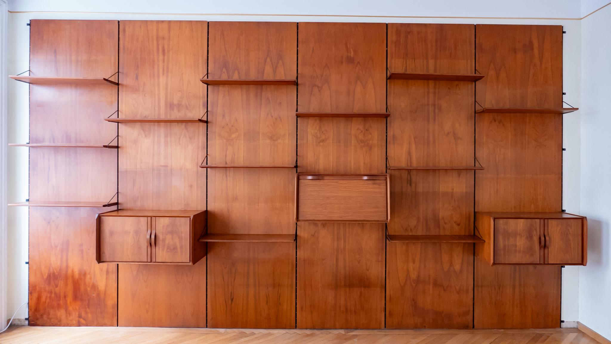 Mid-20th Century Mid-Century Modern Brown Wooden Bookcase, Italy 1960s