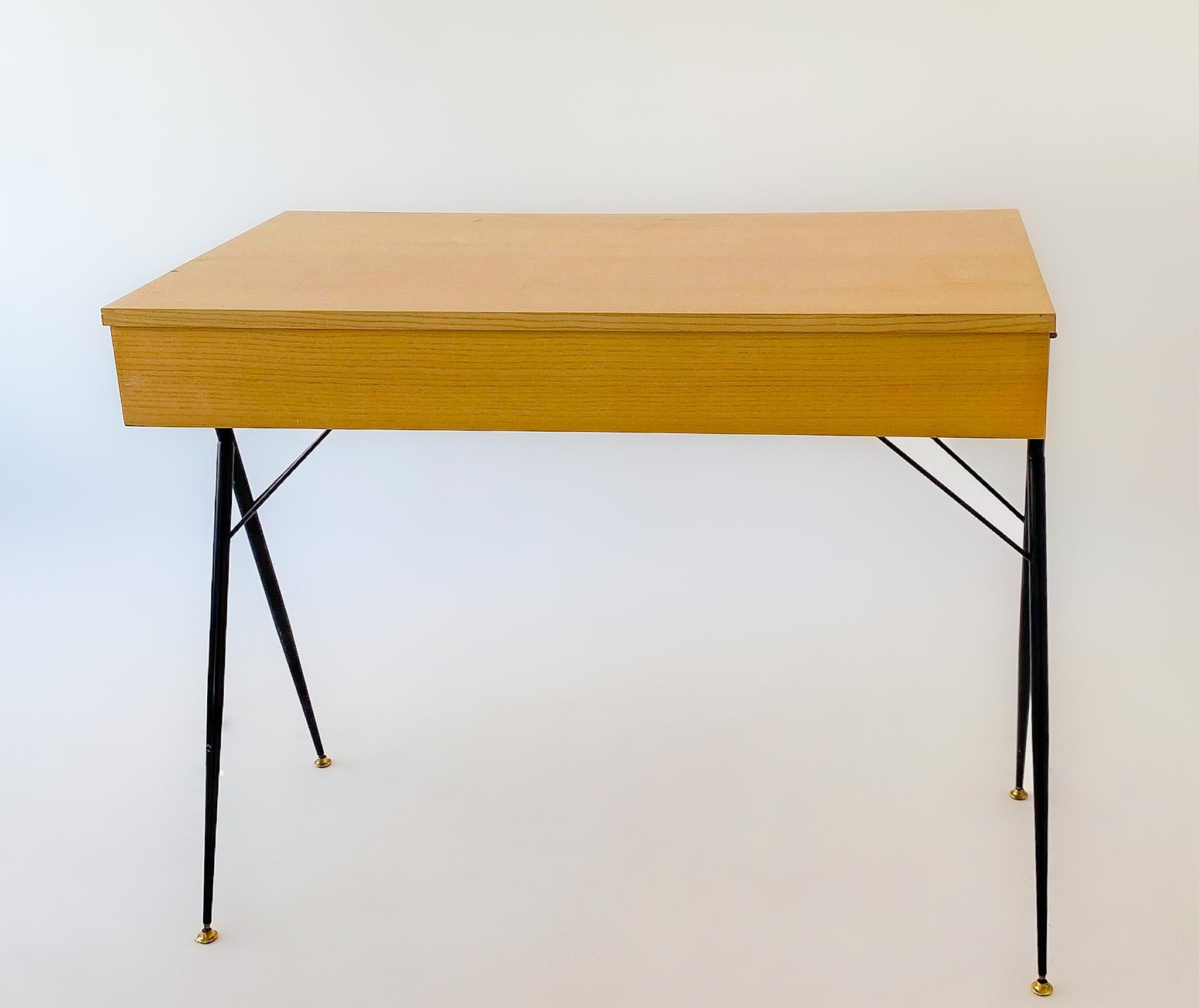 Mid-Century Modern Brown Wooden Brass Desk, Italy 1950s In Good Condition In Vienna, AT