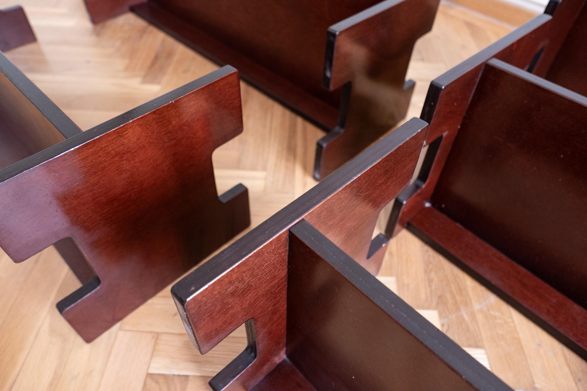 Modernes stapelbares Bücherregal aus braunem Holz von BBB Bonacina, Italien 70er Jahre im Angebot 12