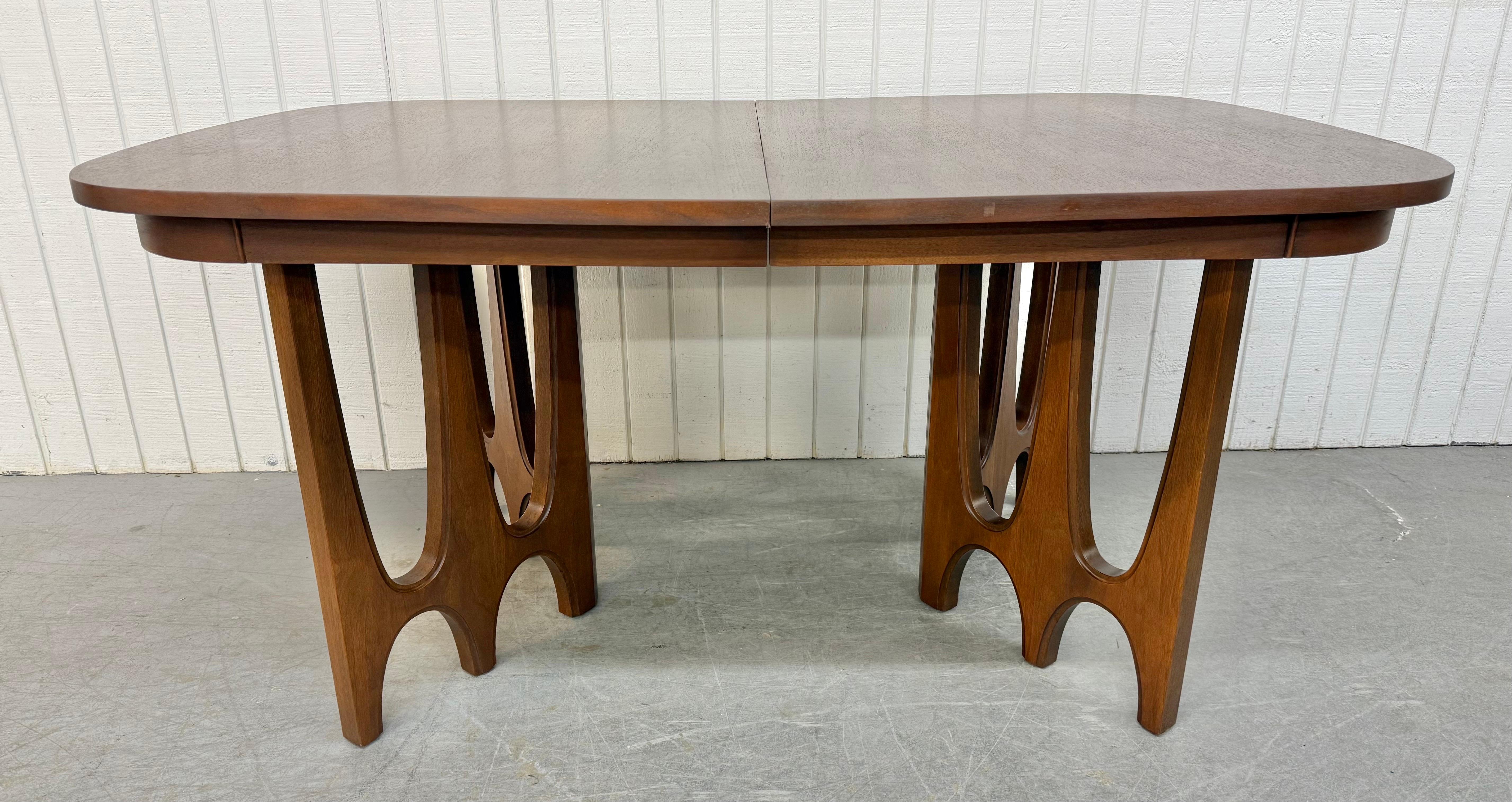 Mid-Century Modern Broyhill Brasilia 2 Walnut Dining Table In Good Condition In Clarksboro, NJ