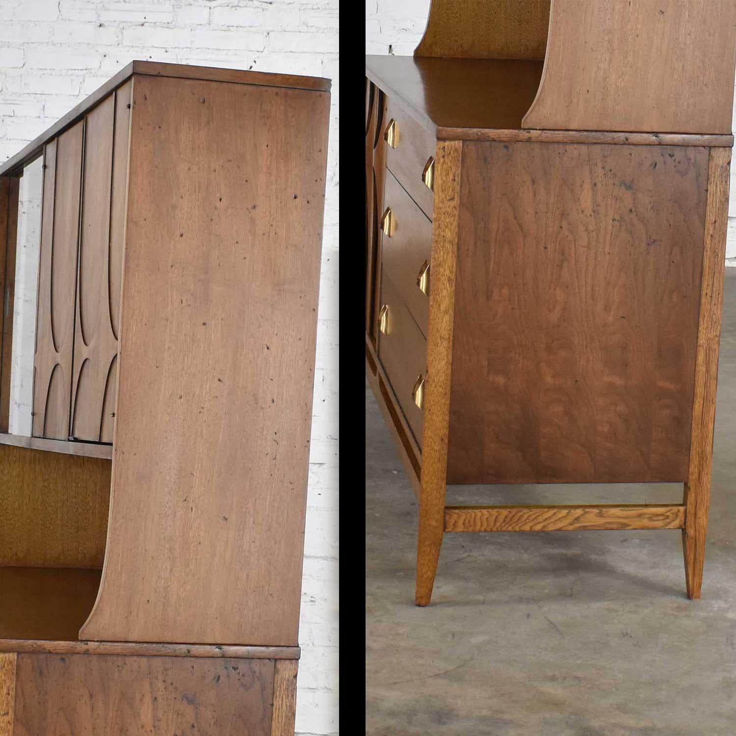 Mid-Century Modern Broyhill Brasilia Buffet with Detachable China Hutch Cabinet 5