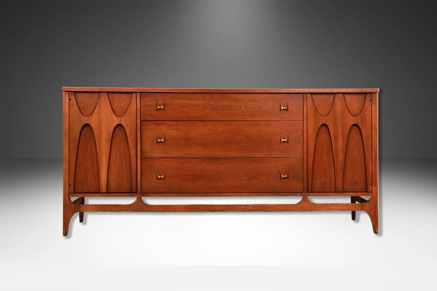 Crédence Broyhill Brasilia moderne du milieu du siècle dernier en vente 4