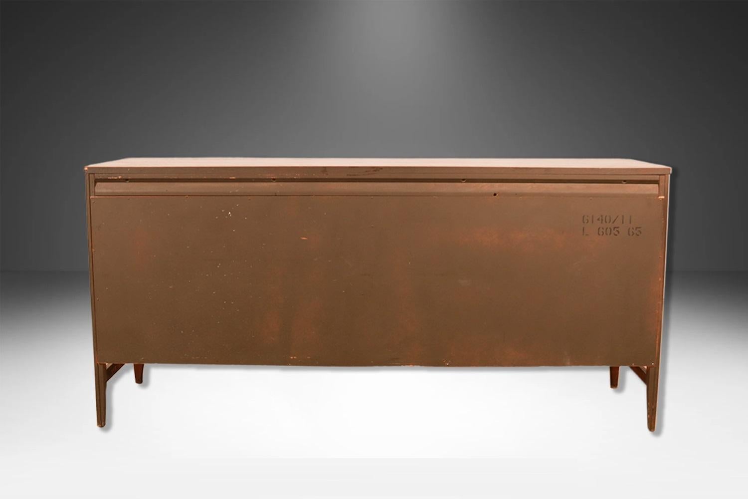 Crédence Broyhill Brasilia moderne du milieu du siècle dernier en vente 5