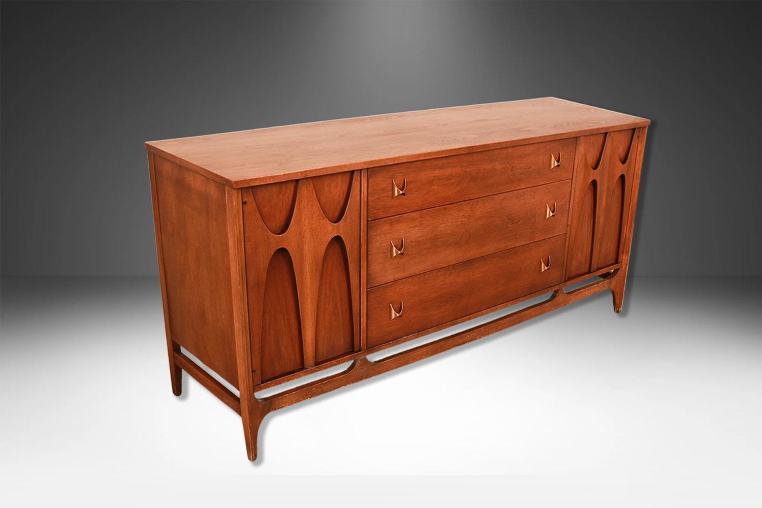 Américain Crédence Broyhill Brasilia moderne du milieu du siècle dernier en vente