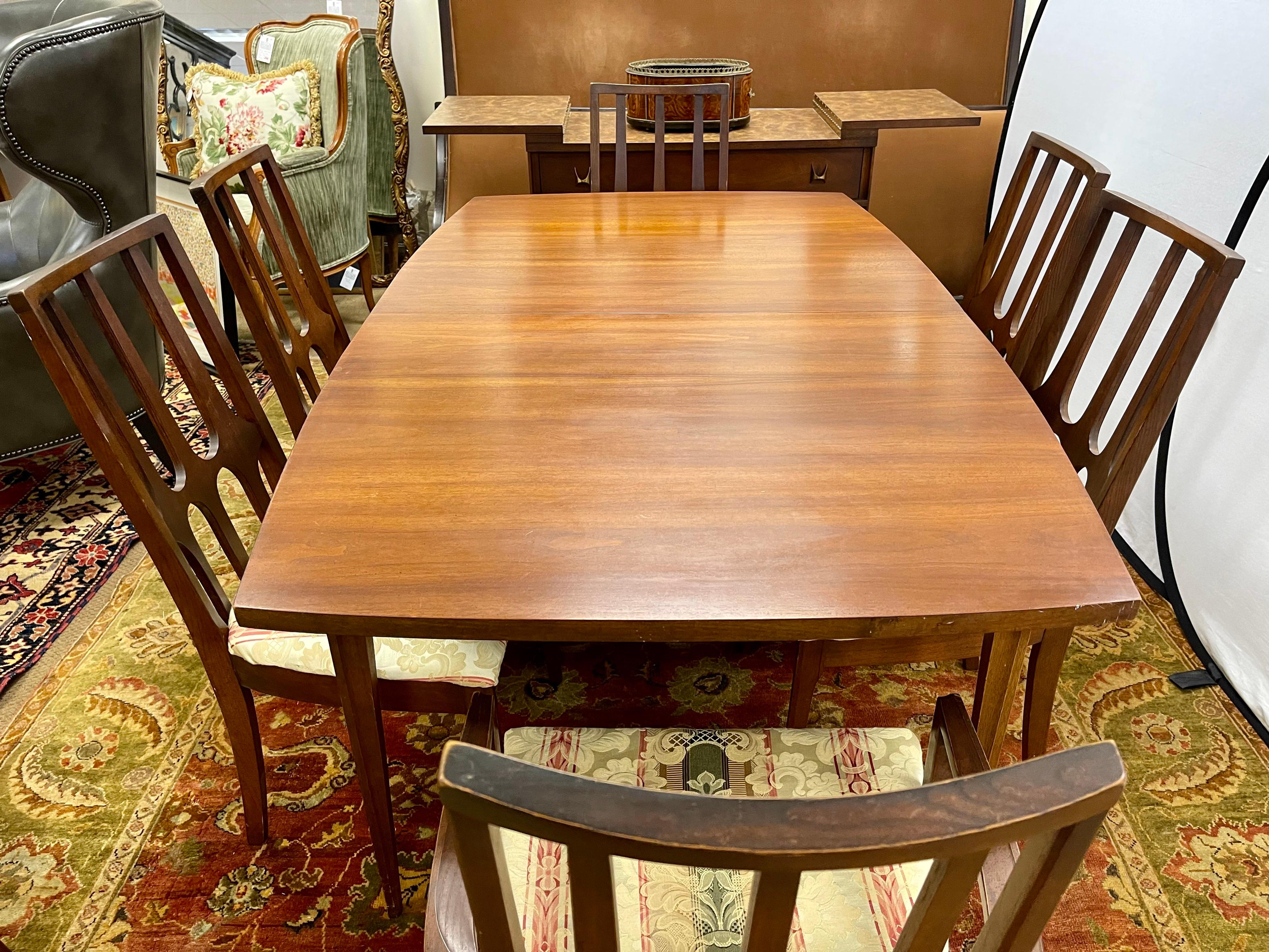 Mid-Century Modern Broyhill Brasilia Expandable Dining Room Set & Table 6 Chairs In Good Condition In West Hartford, CT