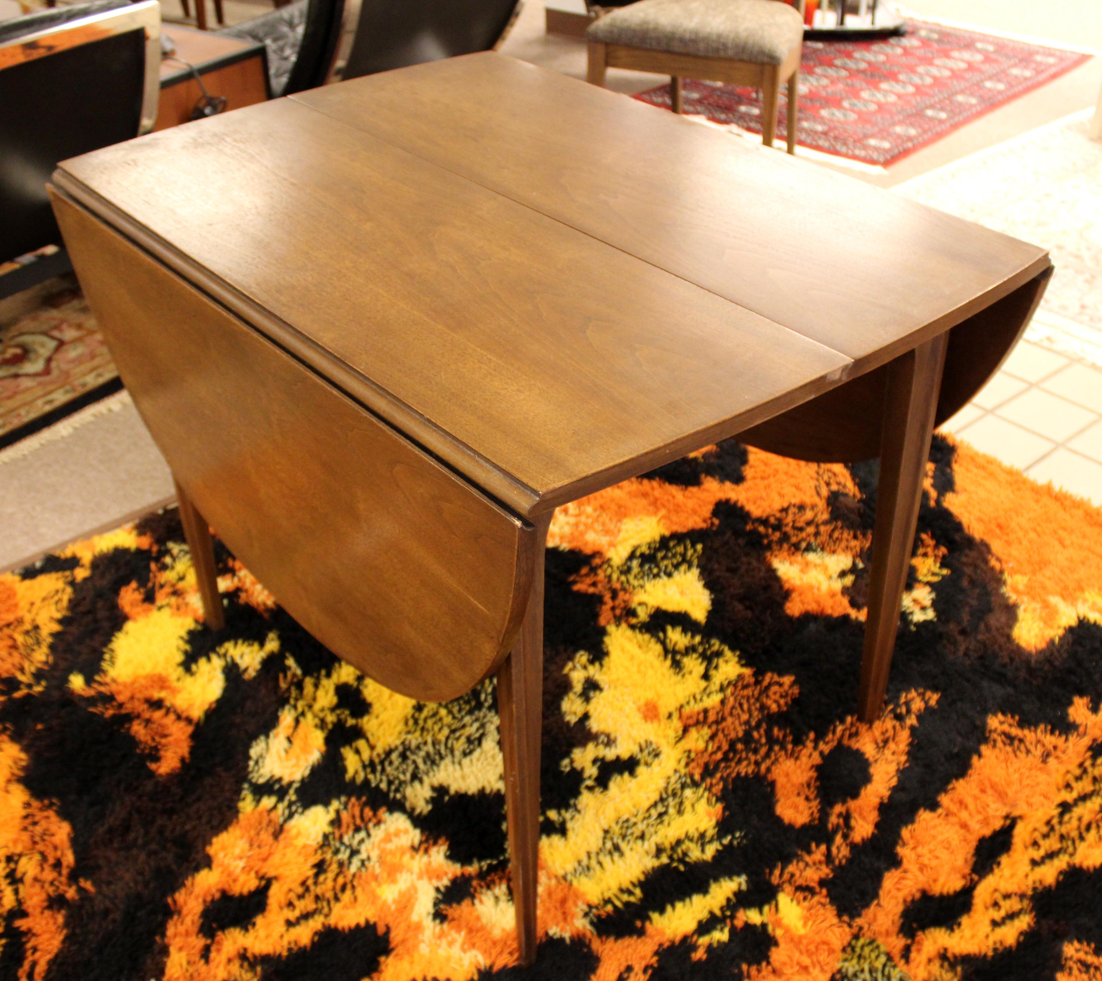 Mid-Century Modern Broyhill Brasilia Expandable Dining Set Table 8 Chairs, 1960s In Good Condition In Keego Harbor, MI