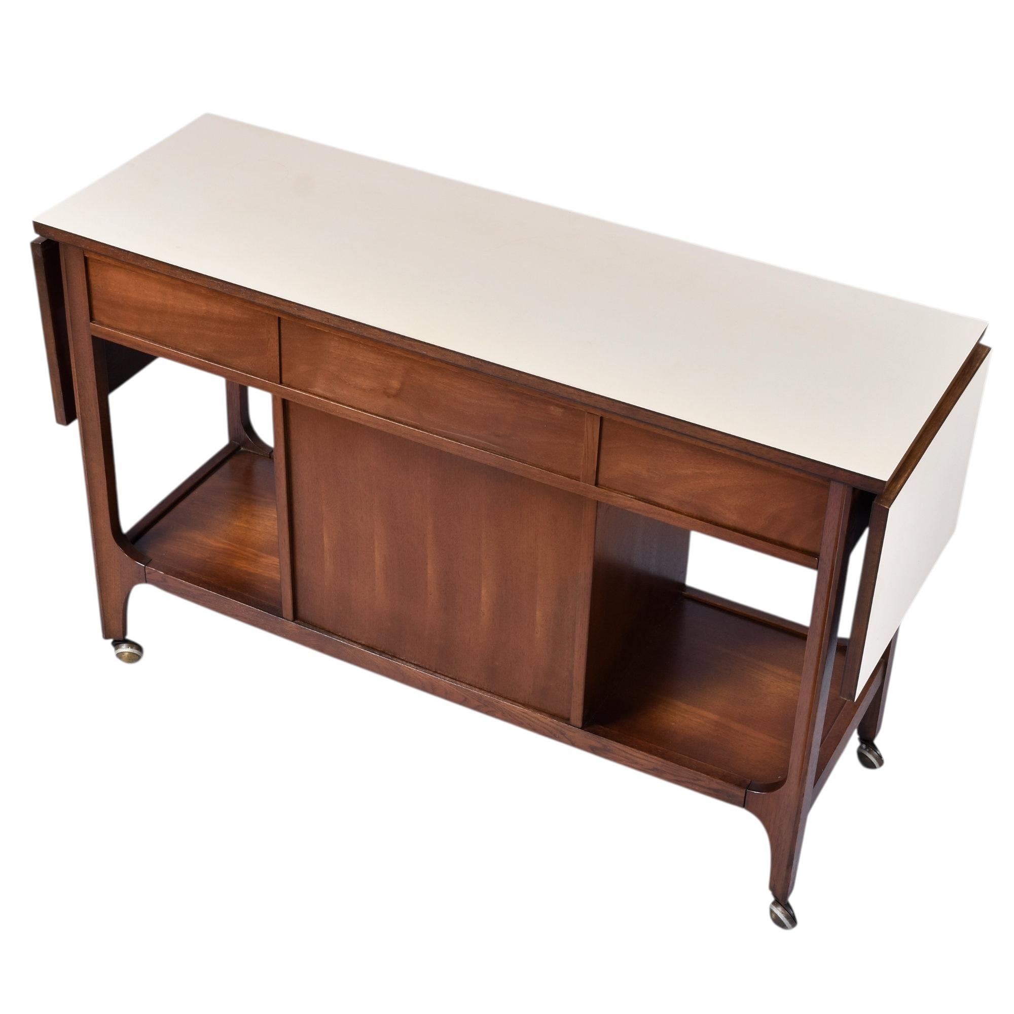 Mid-Century Modern Broyhill Brasilia Expanding Nussbaum Bar Cart (Mitte des 20. Jahrhunderts) im Angebot