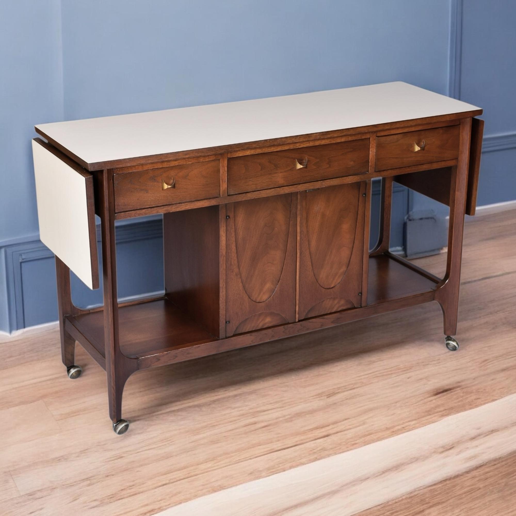 Mid-Century Modern Broyhill Brasilia Expanding Nussbaum Bar Cart (Messing) im Angebot