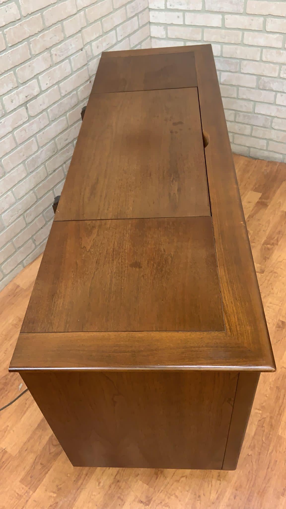 Mid Century Modern Broyhill Brasilia RCA Victor Victrola Stereo Console Credenza For Sale 2