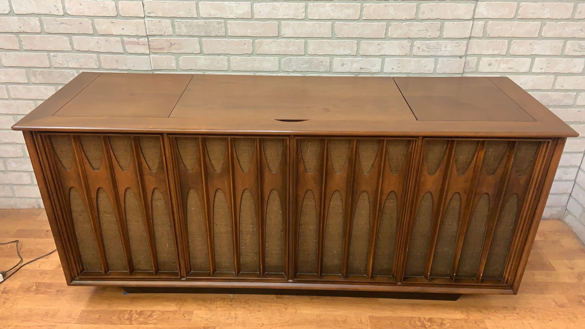 broyhill brasilia console