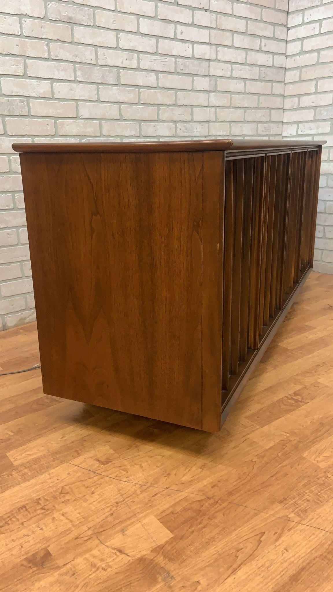 American Mid Century Modern Broyhill Brasilia RCA Victor Victrola Stereo Console Credenza For Sale