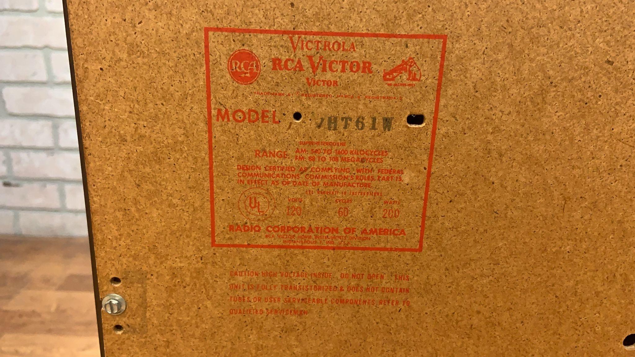 Métal Crédence stéréo Broyhill Brasilia RCA Victor Victrola mi-siècle moderne en vente
