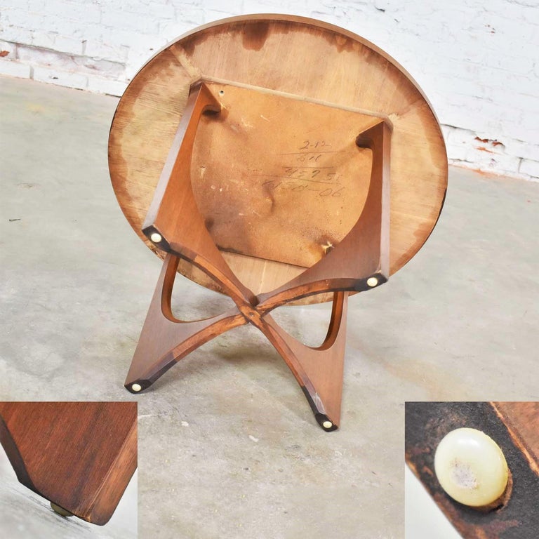 Mid Century Modern Broyhill Brasilia Round Lamp End or Side Table For Sale at 1stdibs