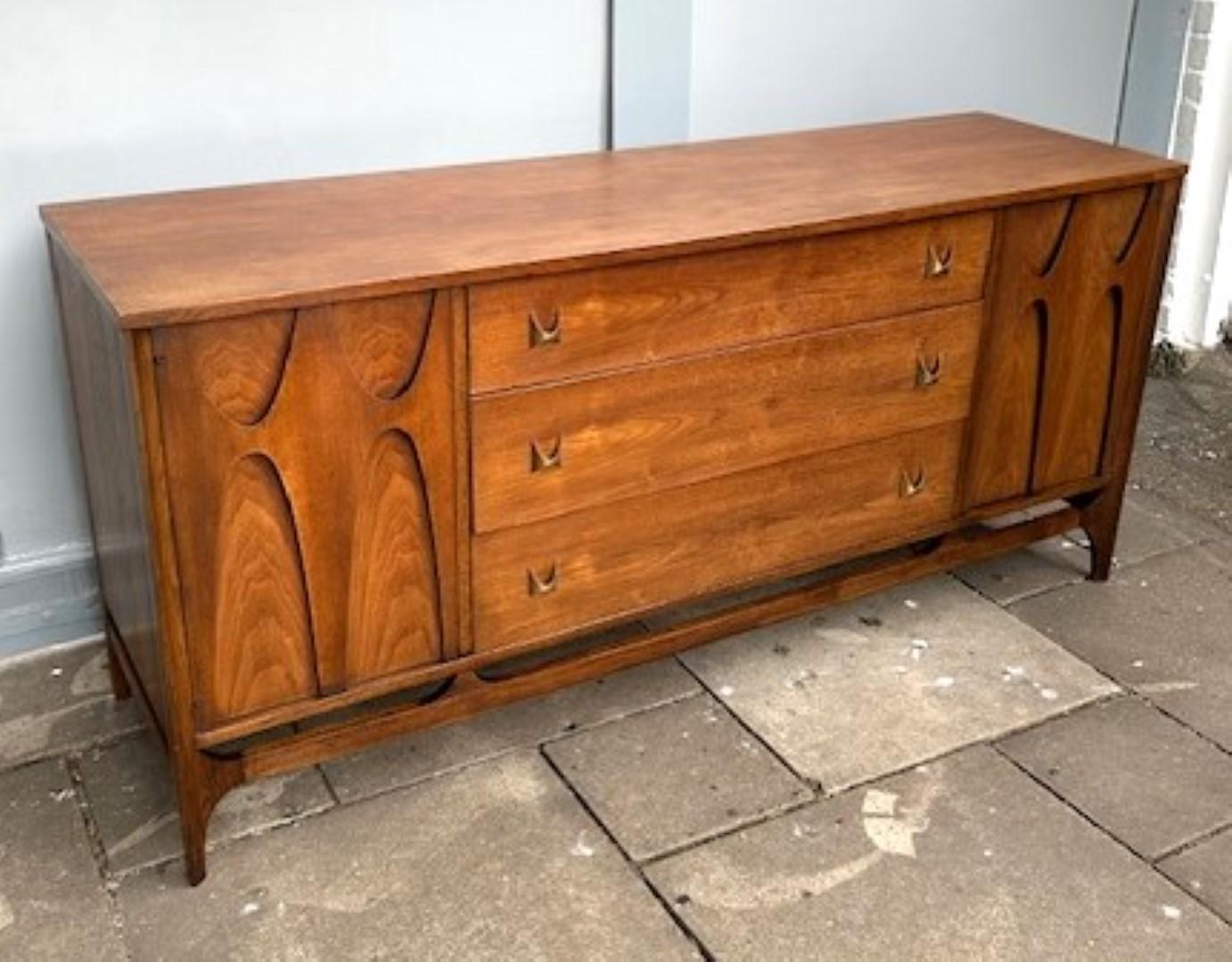 Buffet 'Brasilia' de Broyhill, américain, C.I.C., années 1960. en vente 2