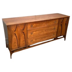 Buffet 'Brasilia' de Broyhill, américain, C.I.C., années 1960.