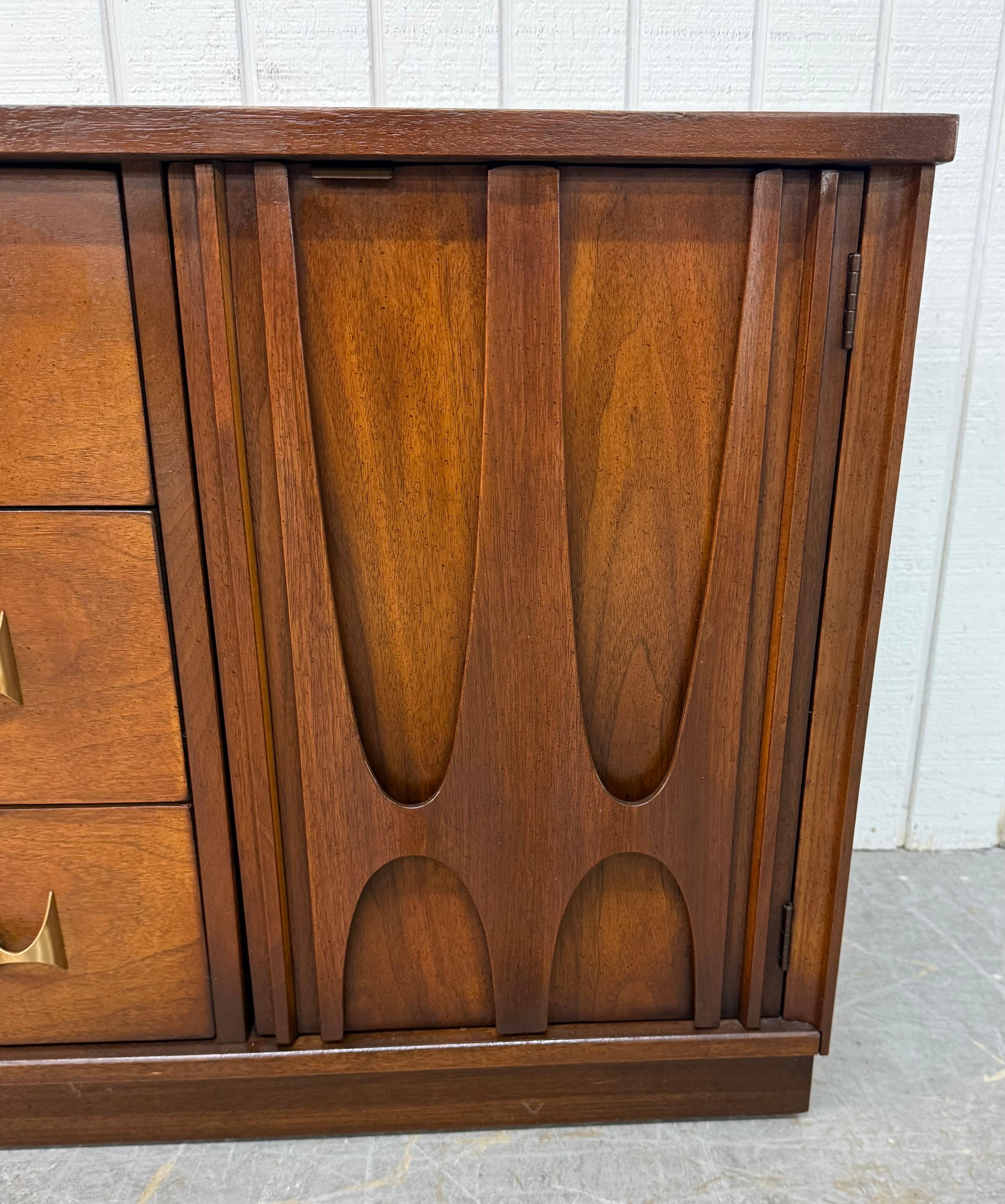 Mid-Century Modern Broyhill Brasilia Sideboard For Sale 4