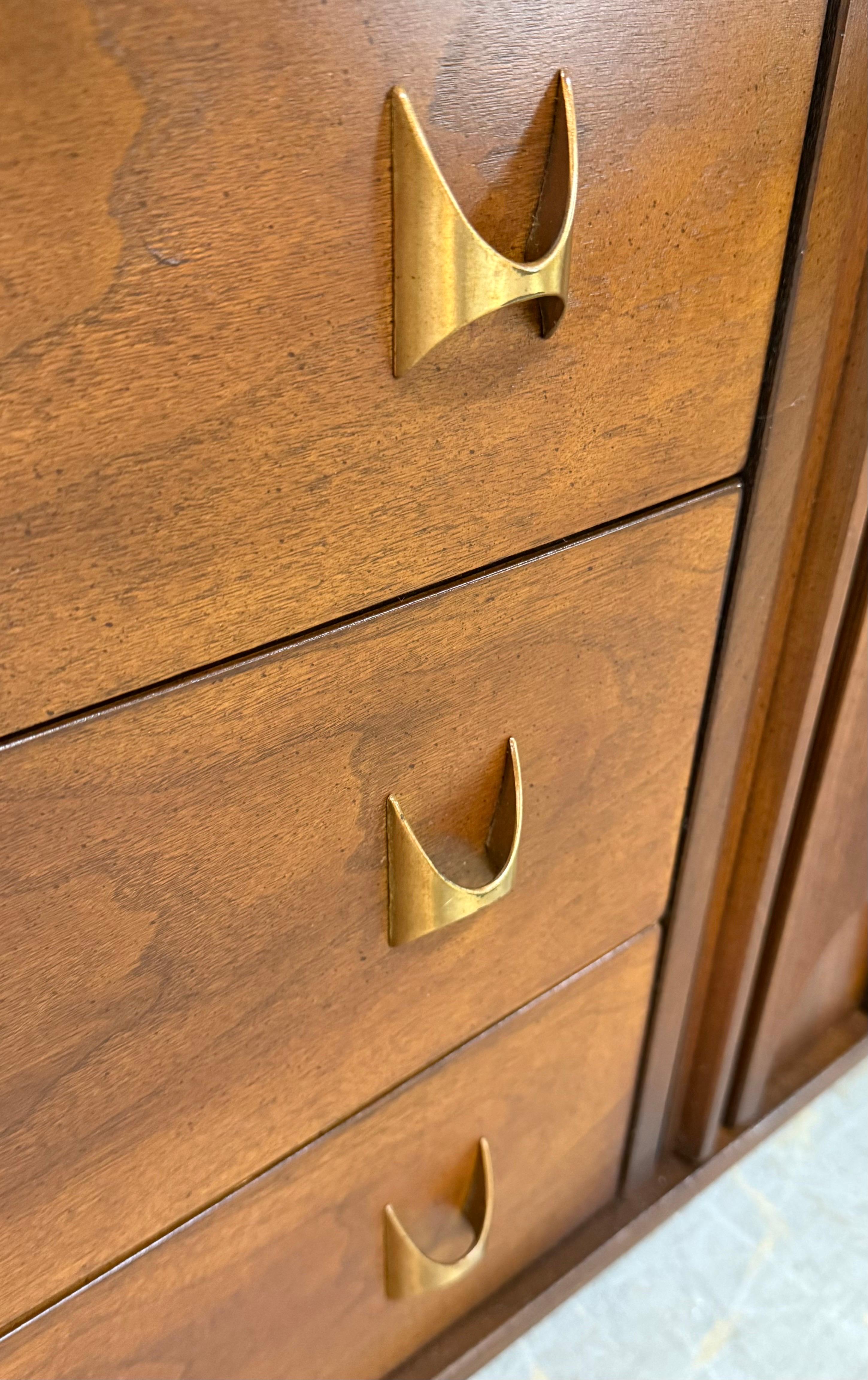 Mid-Century Modern Broyhill Brasilia Sideboard For Sale 6