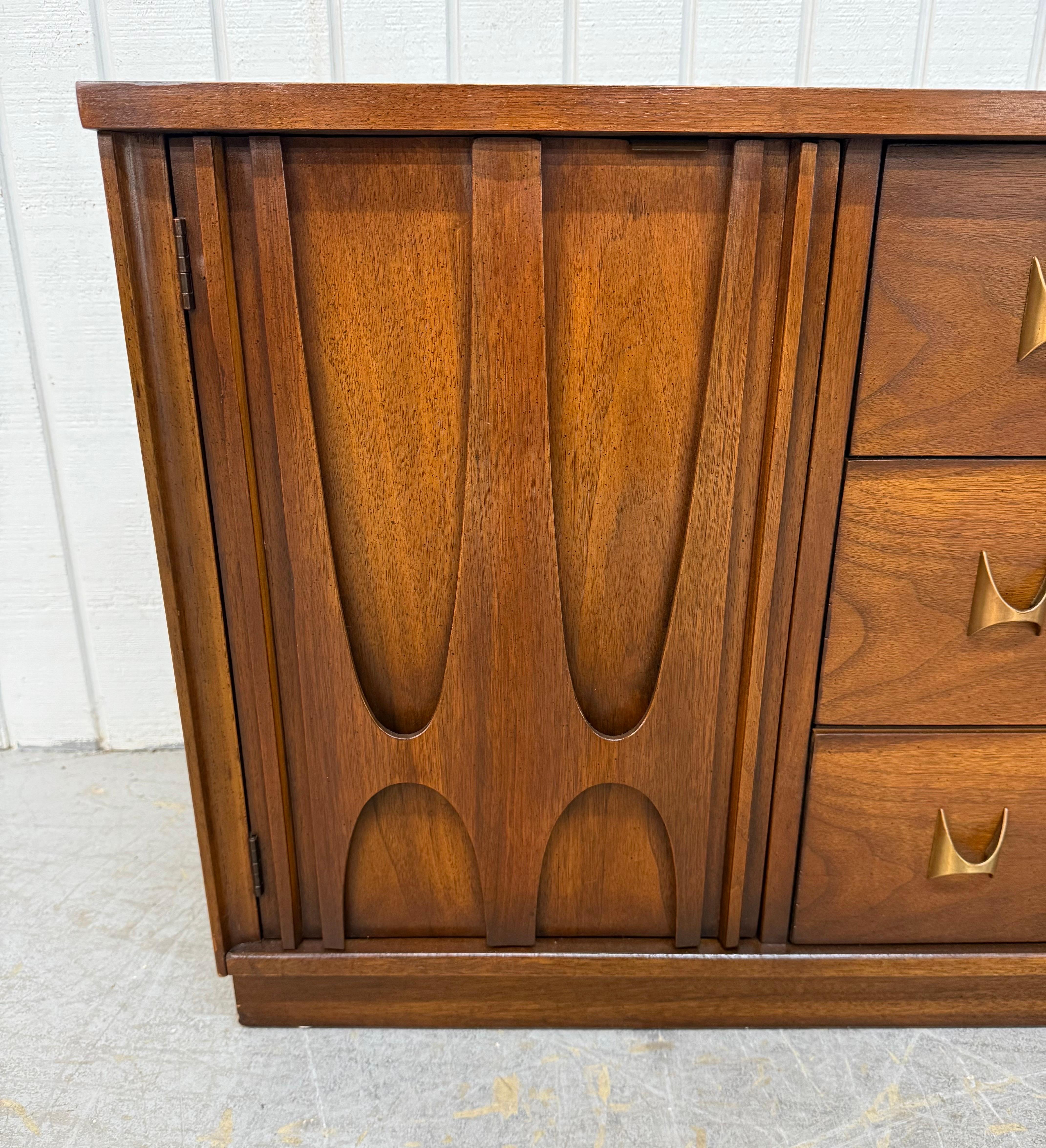 Mid-Century Modern Broyhill Brasilia Sideboard For Sale 1