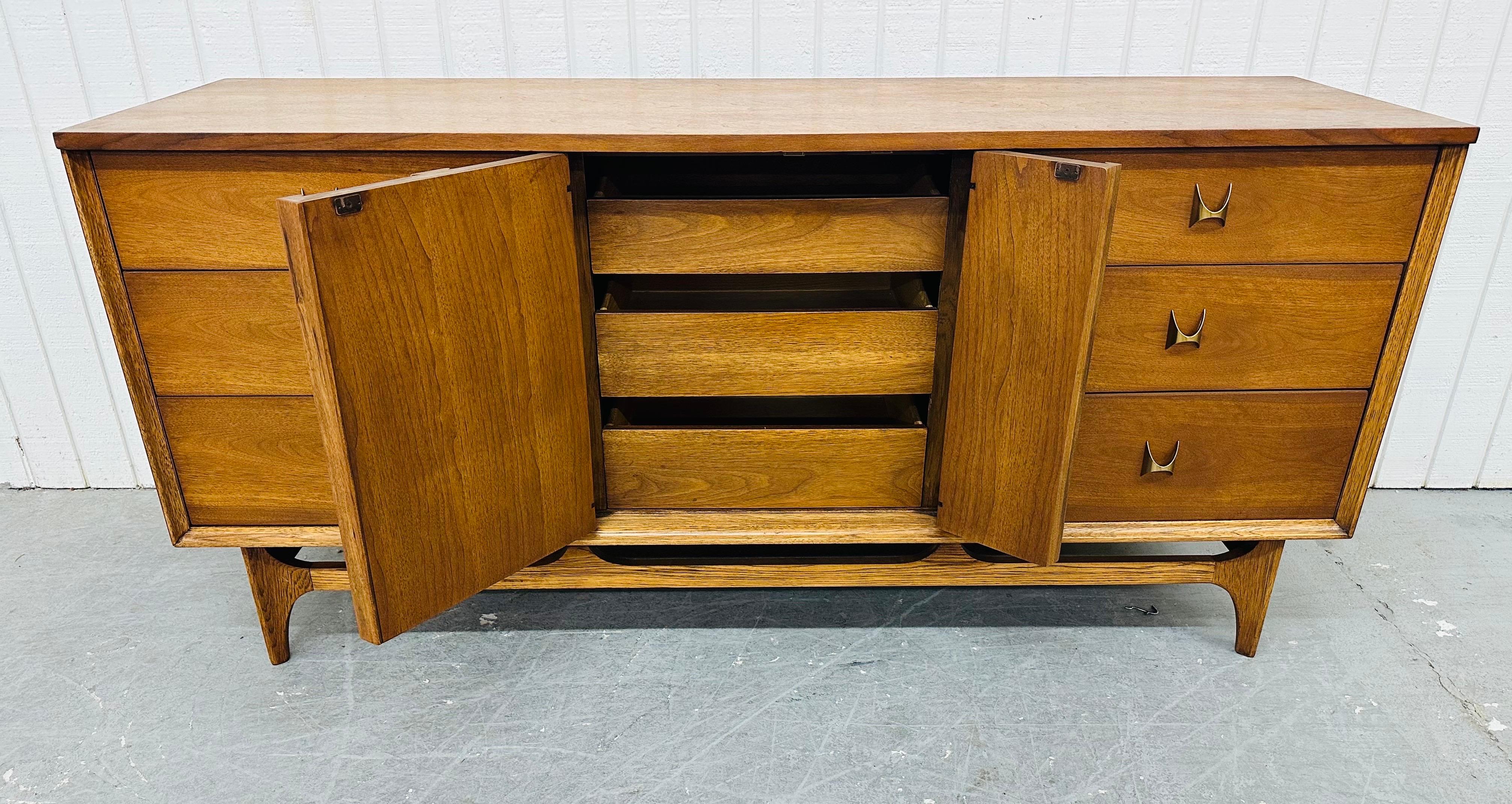 Mid-Century Modern Broyhill Brasilia Walnut 9-Drawer Dresser 2