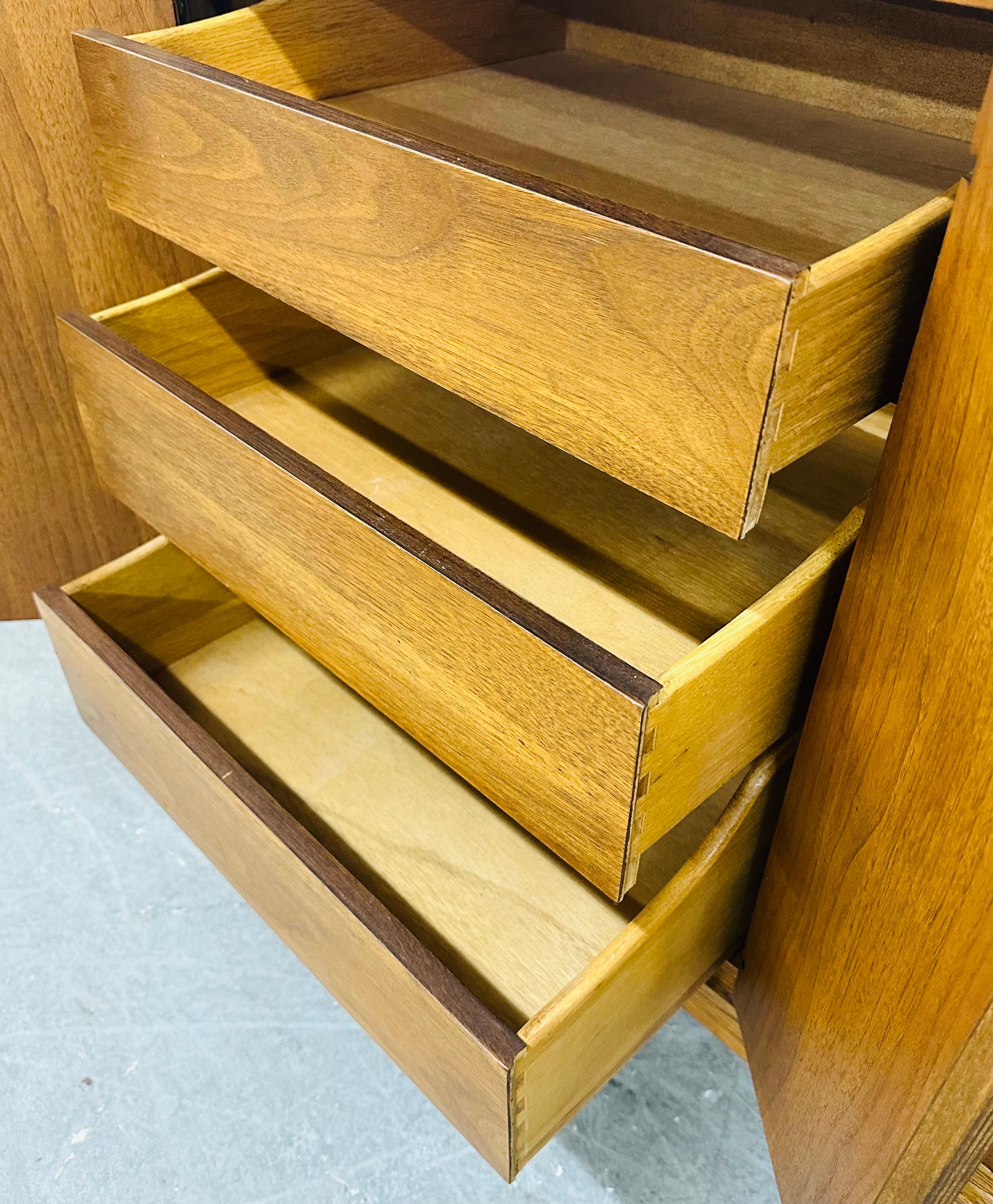 Mid-Century Modern Broyhill Brasilia Walnut 9-Drawer Dresser 3