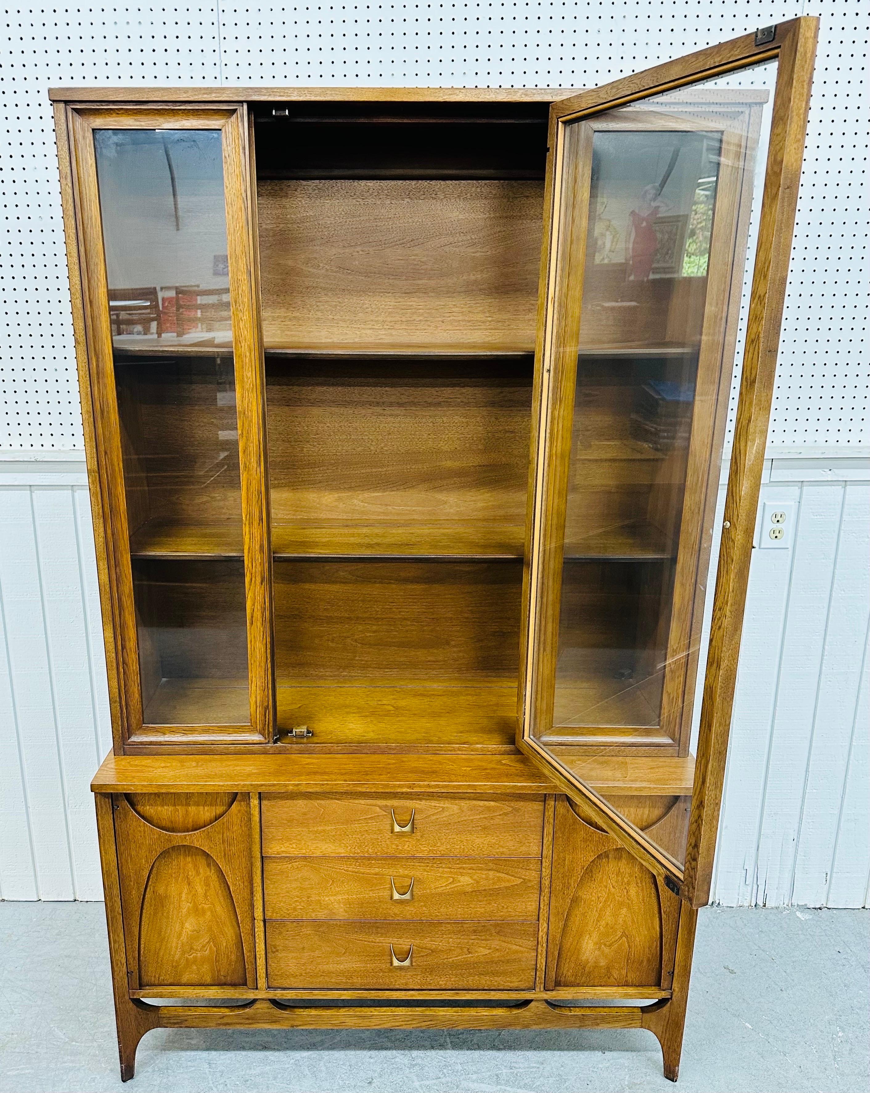 vintage broyhill china cabinet