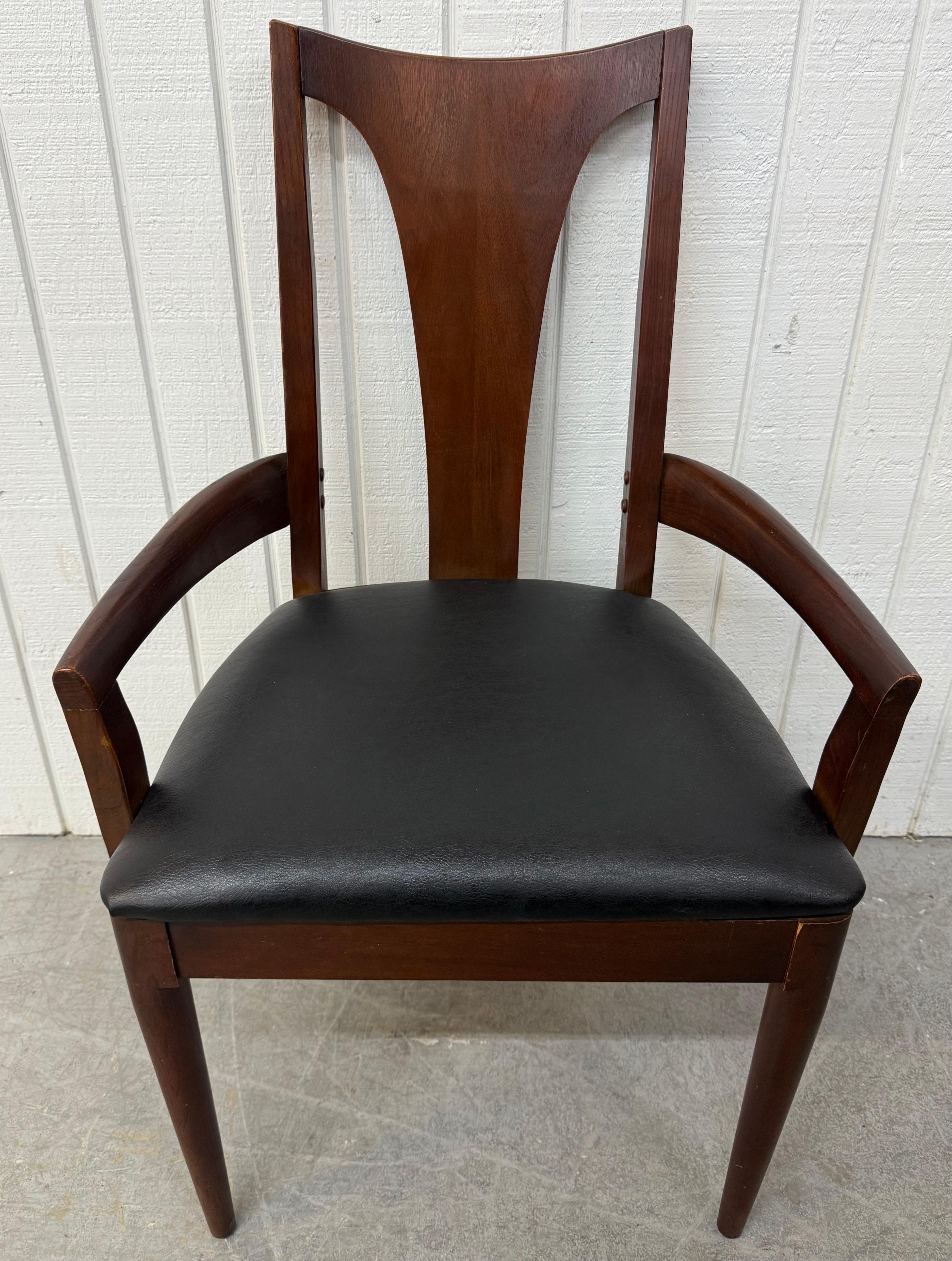 Mid-Century Modern Broyhill Brasilia Walnut Dining Chairs - Set of 6 In Fair Condition For Sale In Clarksboro, NJ