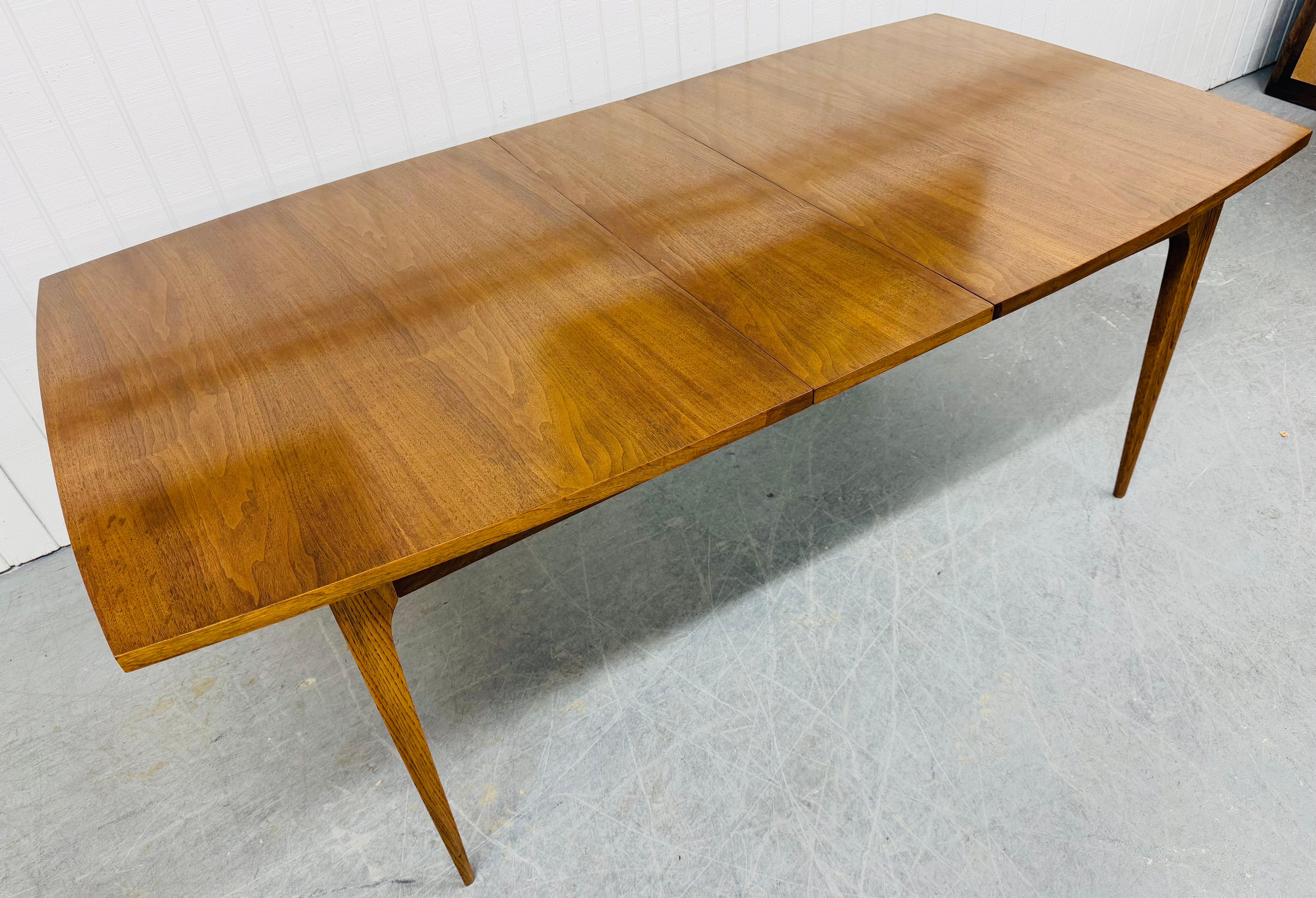 Mid-Century Modern Broyhill Brasilia Walnut Dining Table In Good Condition For Sale In Clarksboro, NJ