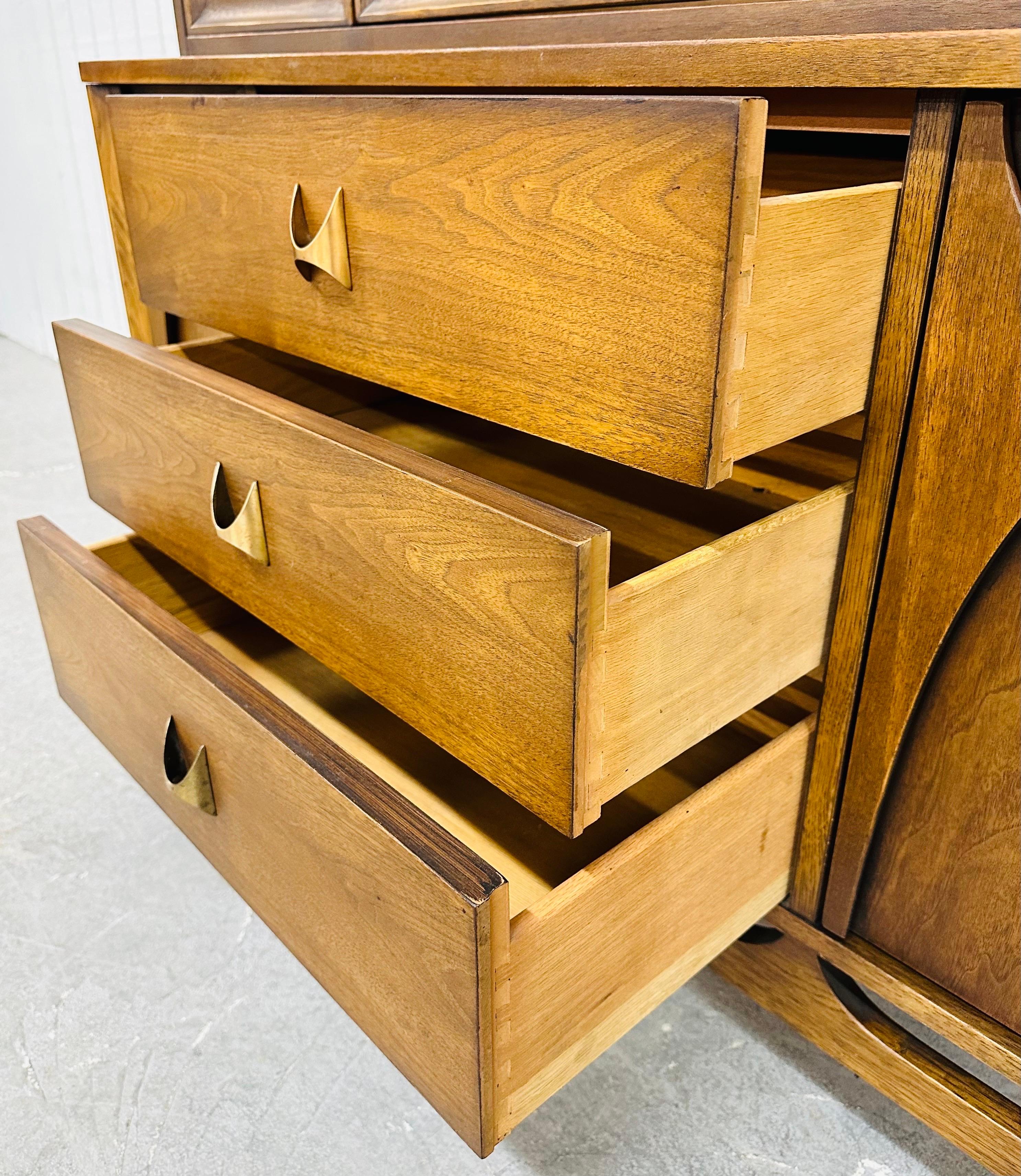 Mid-Century Modern Broyhill Brasilia Walnut Display Cabinet For Sale 1