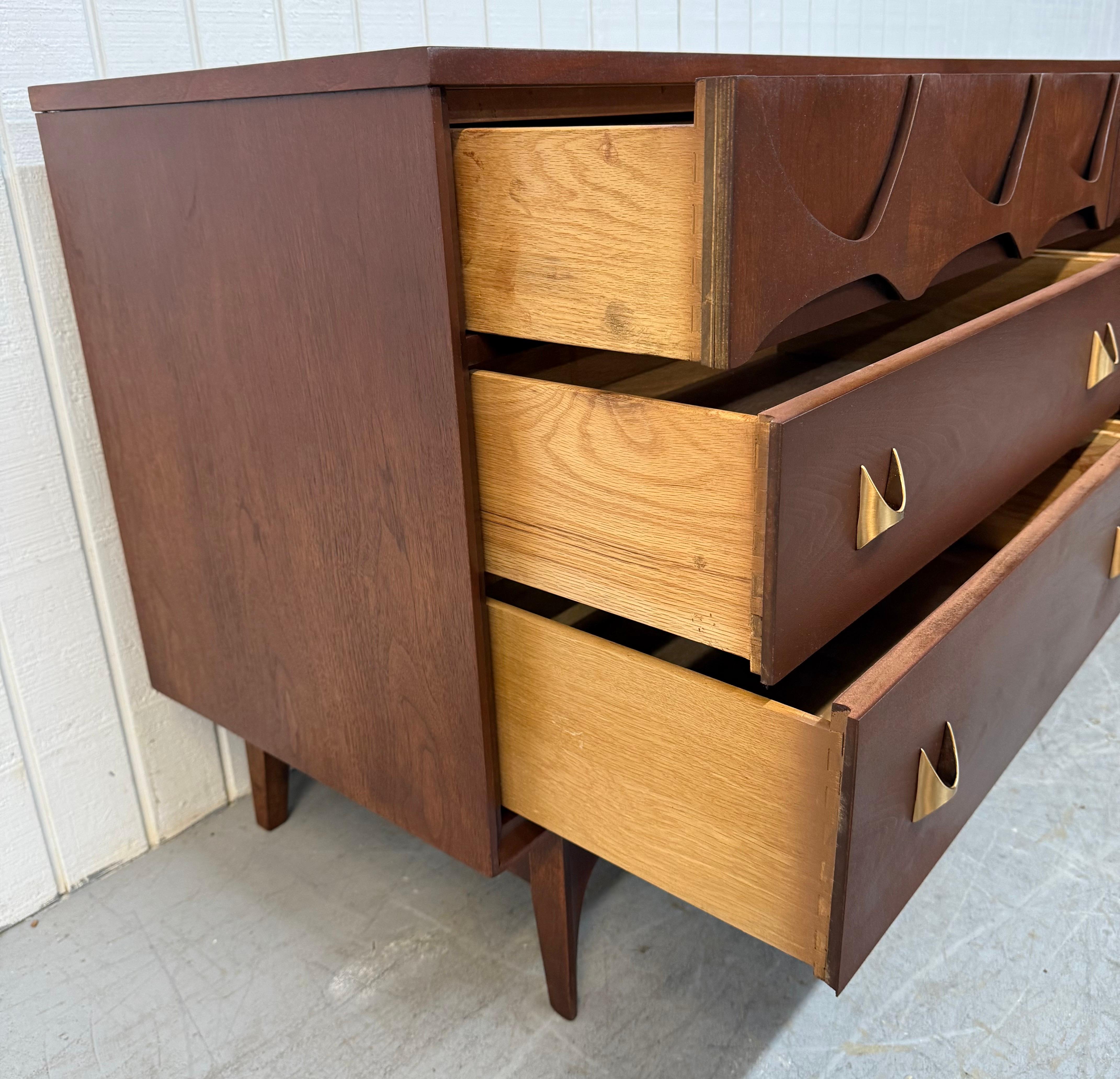 Mid-Century Modern Broyhill Brasilia Walnut Dresser 2