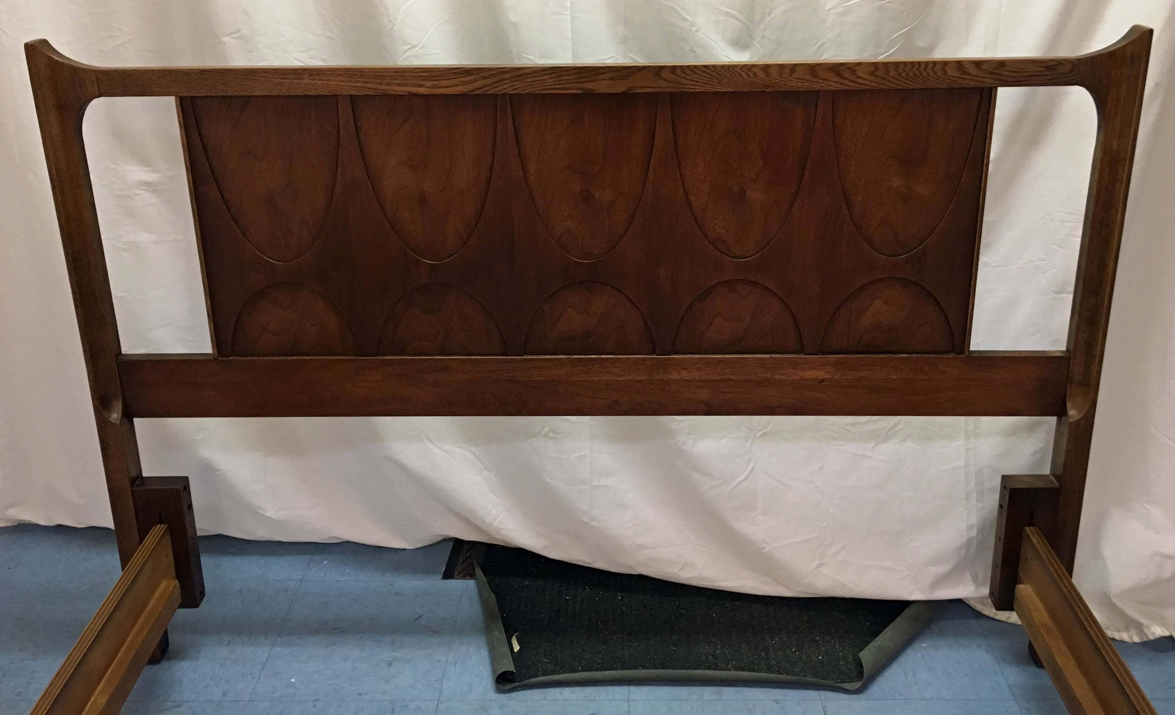 broyhill bed frame